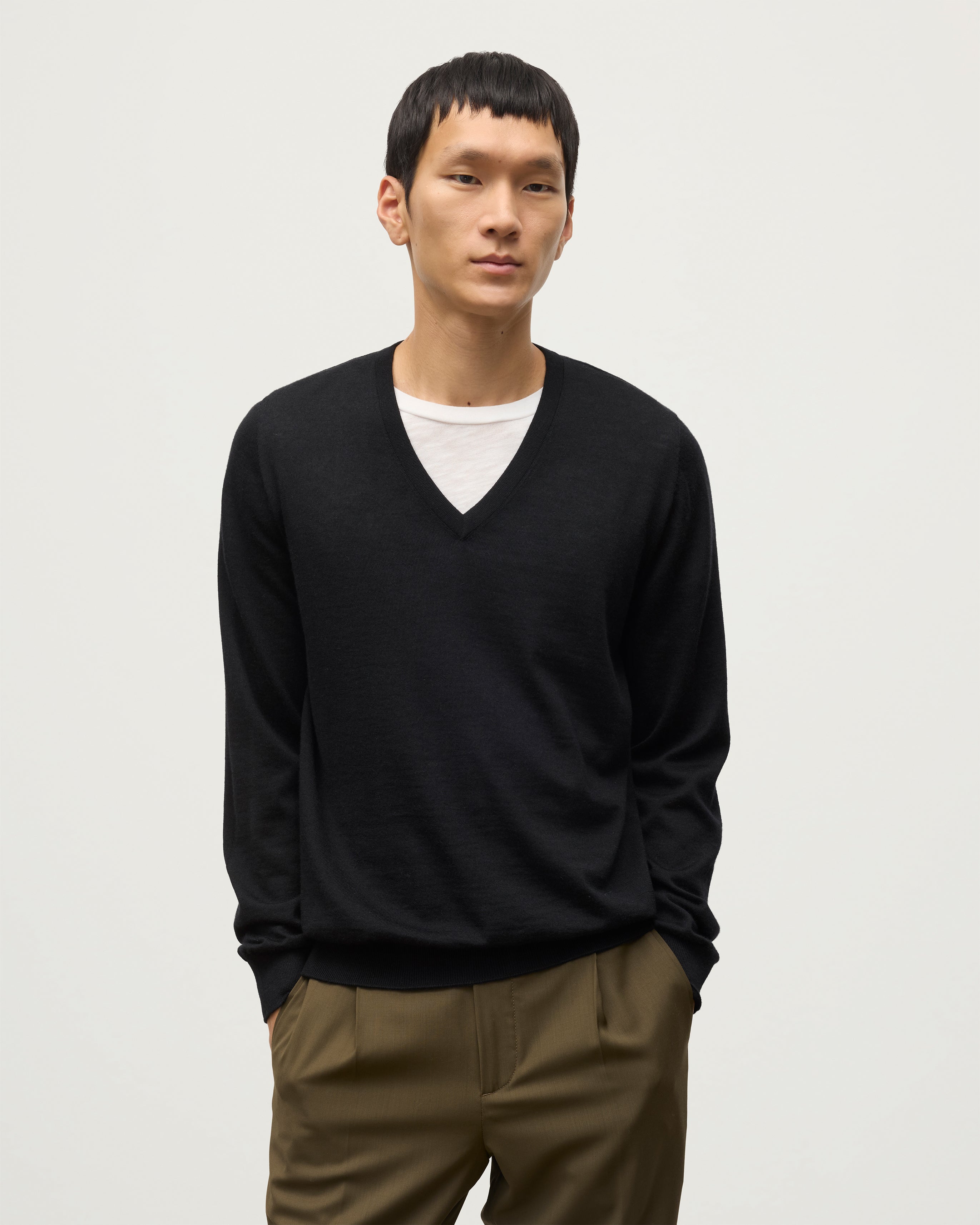 Johnstons of Elgin - Fin Black V Neck Superfine Cashmere Jumper