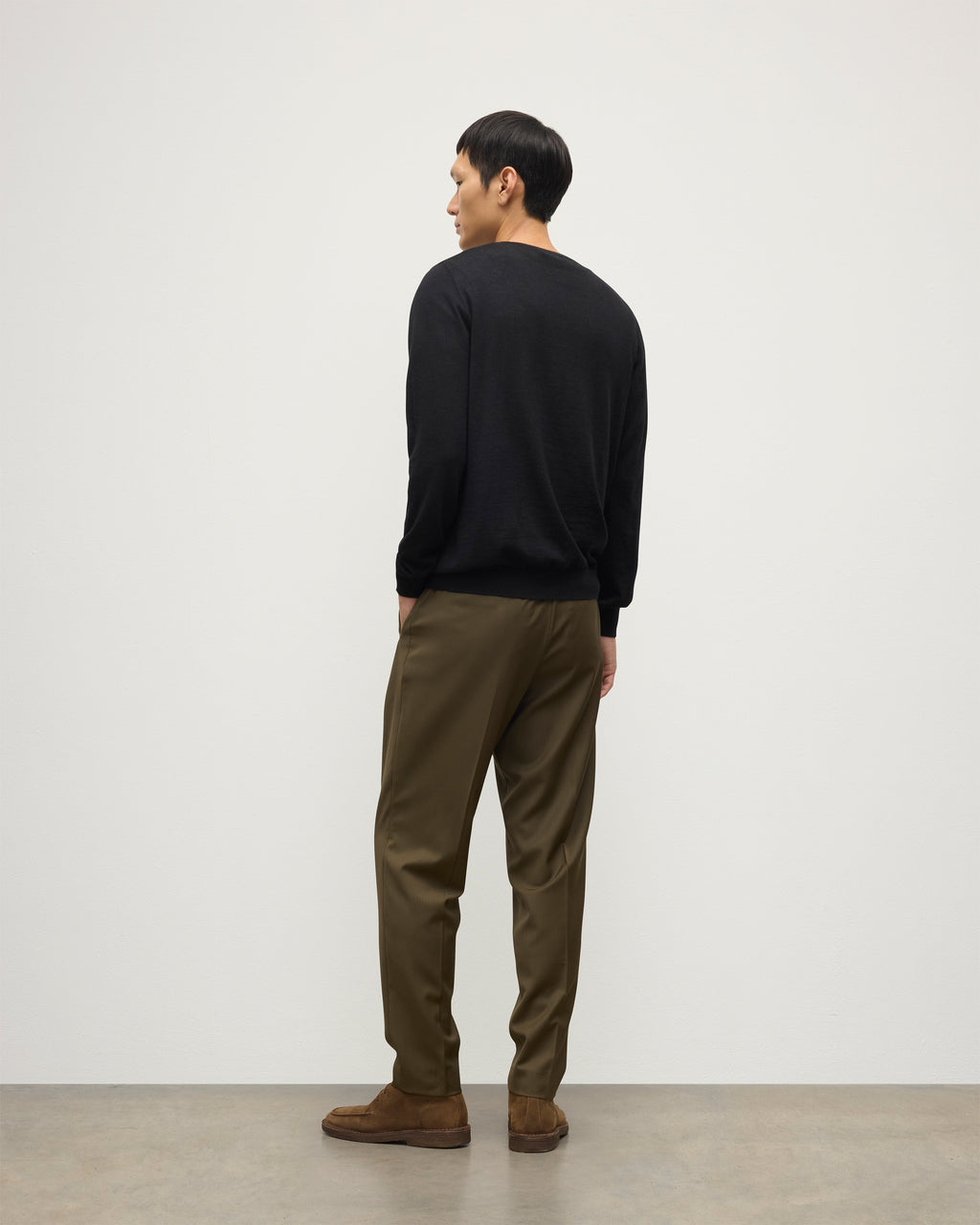 Johnstons of Elgin - Fin Black V Neck Superfine Cashmere Jumper