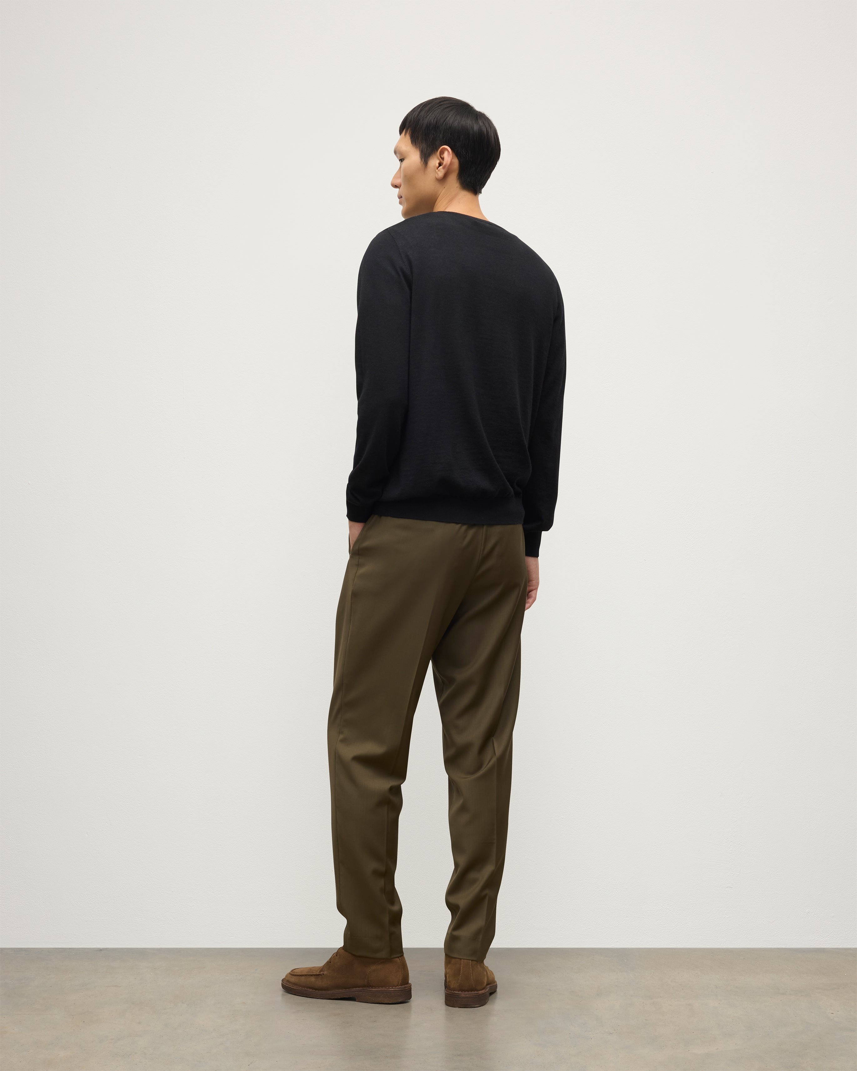 Johnstons of Elgin - Fin Black V Neck Superfine Cashmere Jumper