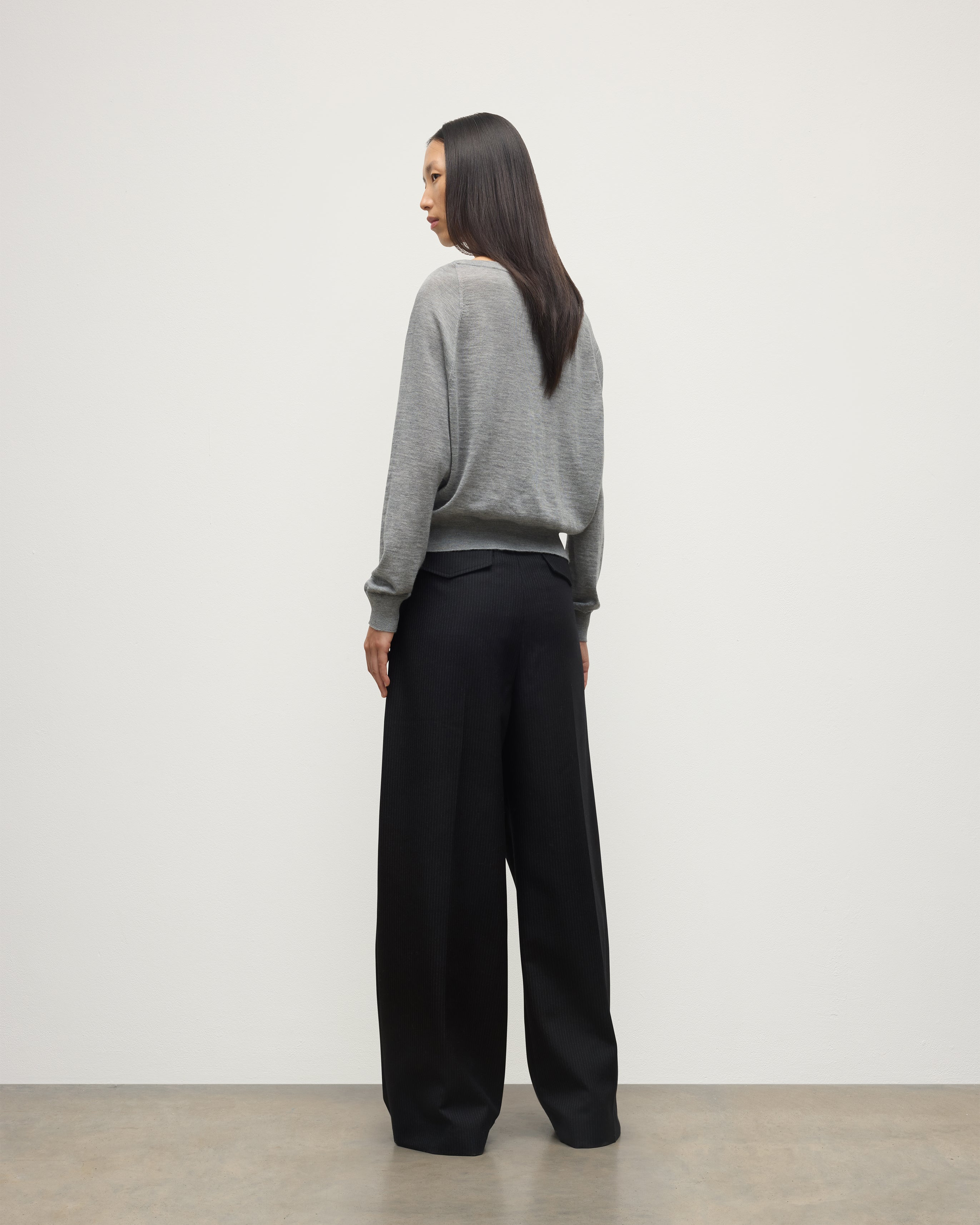 Johnstons of Elgin - Finola Grey Superfine Cashmere Jumper