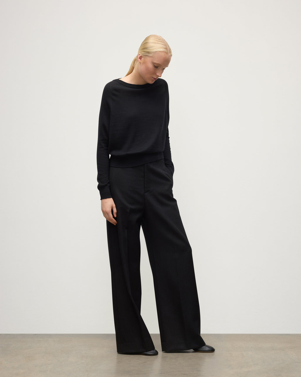 Johnstons of Elgin - Finola Black Superfine Cashmere Jumper