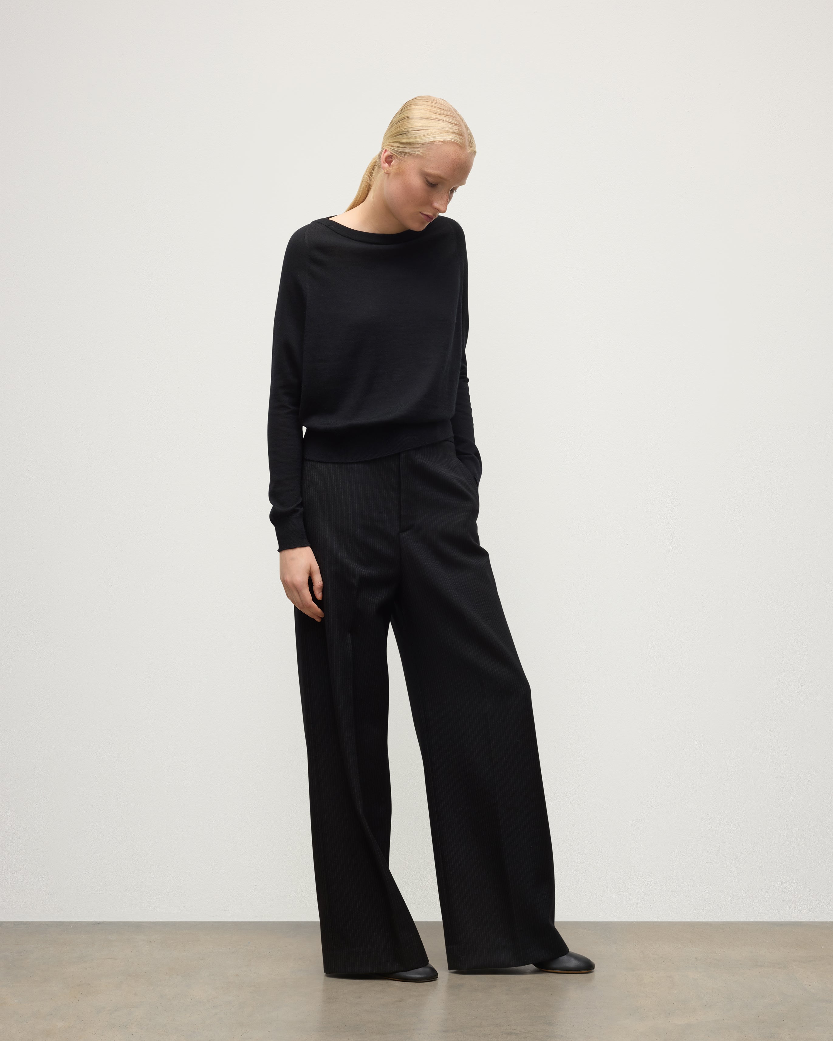 Johnstons of Elgin - Finola Black Superfine Cashmere Jumper