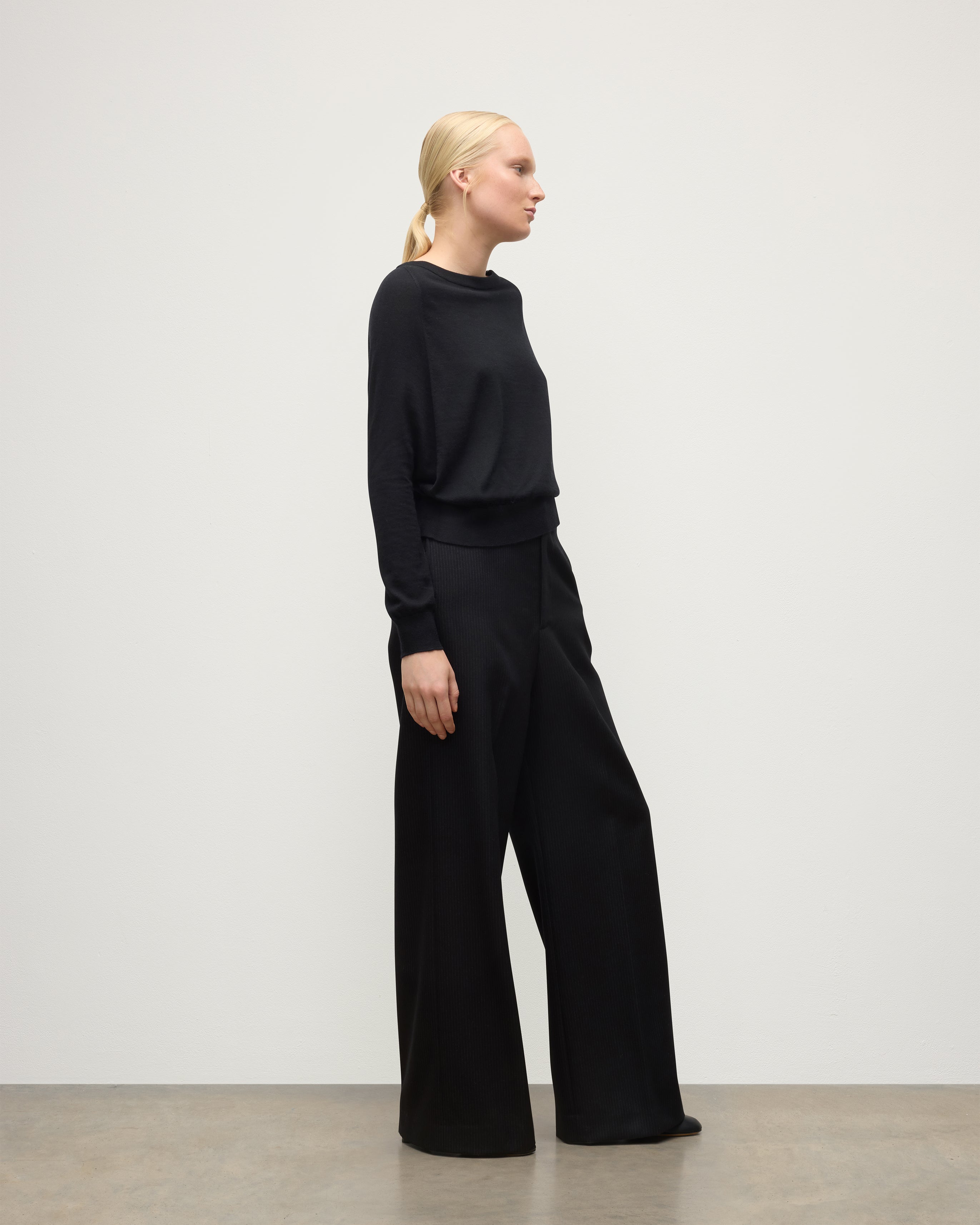 Johnstons of Elgin - Finola Black Superfine Cashmere Jumper