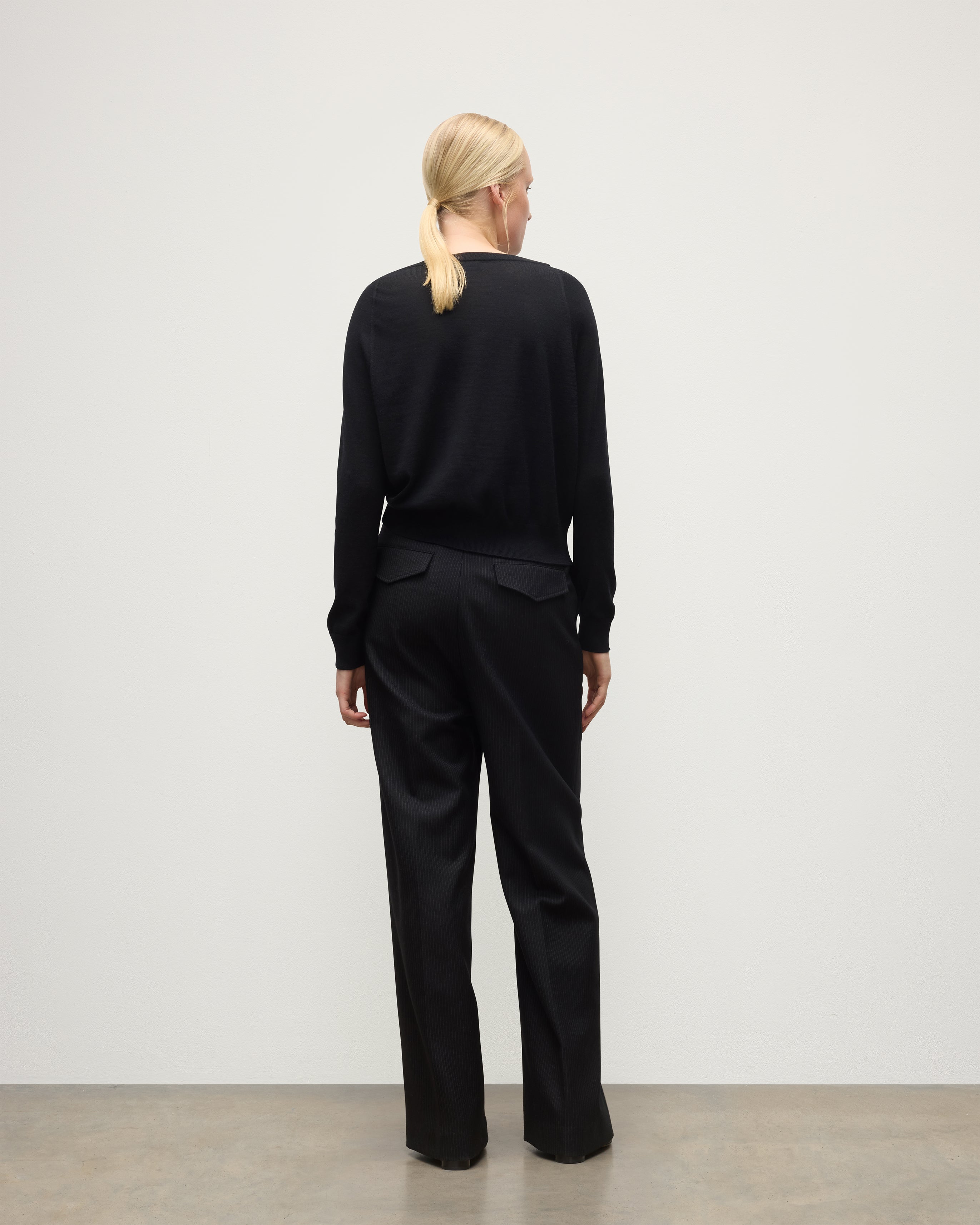 Johnstons of Elgin - Finola Black Superfine Cashmere Jumper