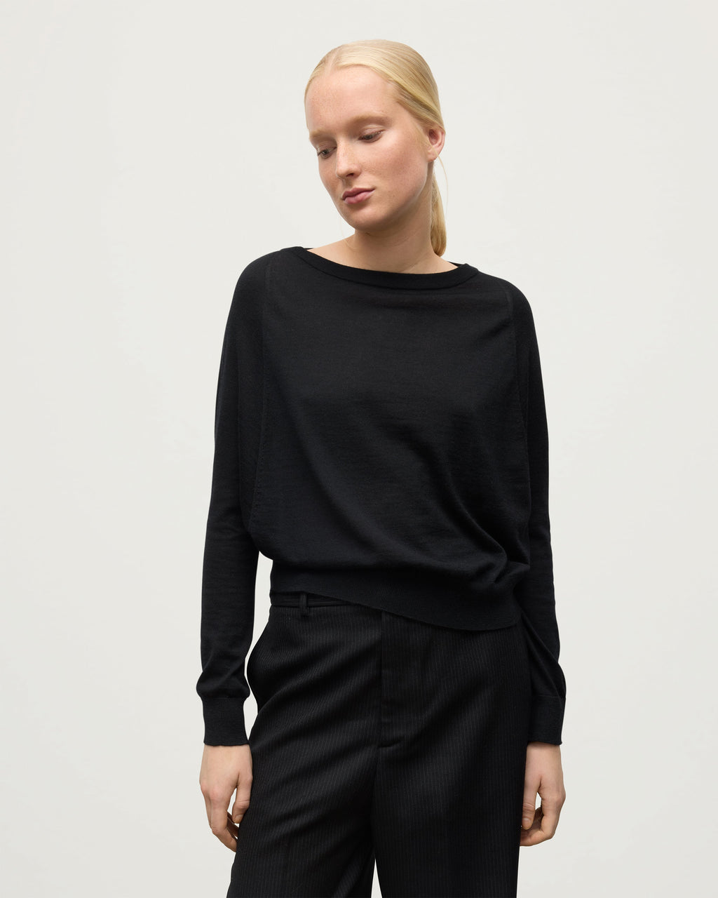 Johnstons of Elgin - Finola Black Superfine Cashmere Jumper