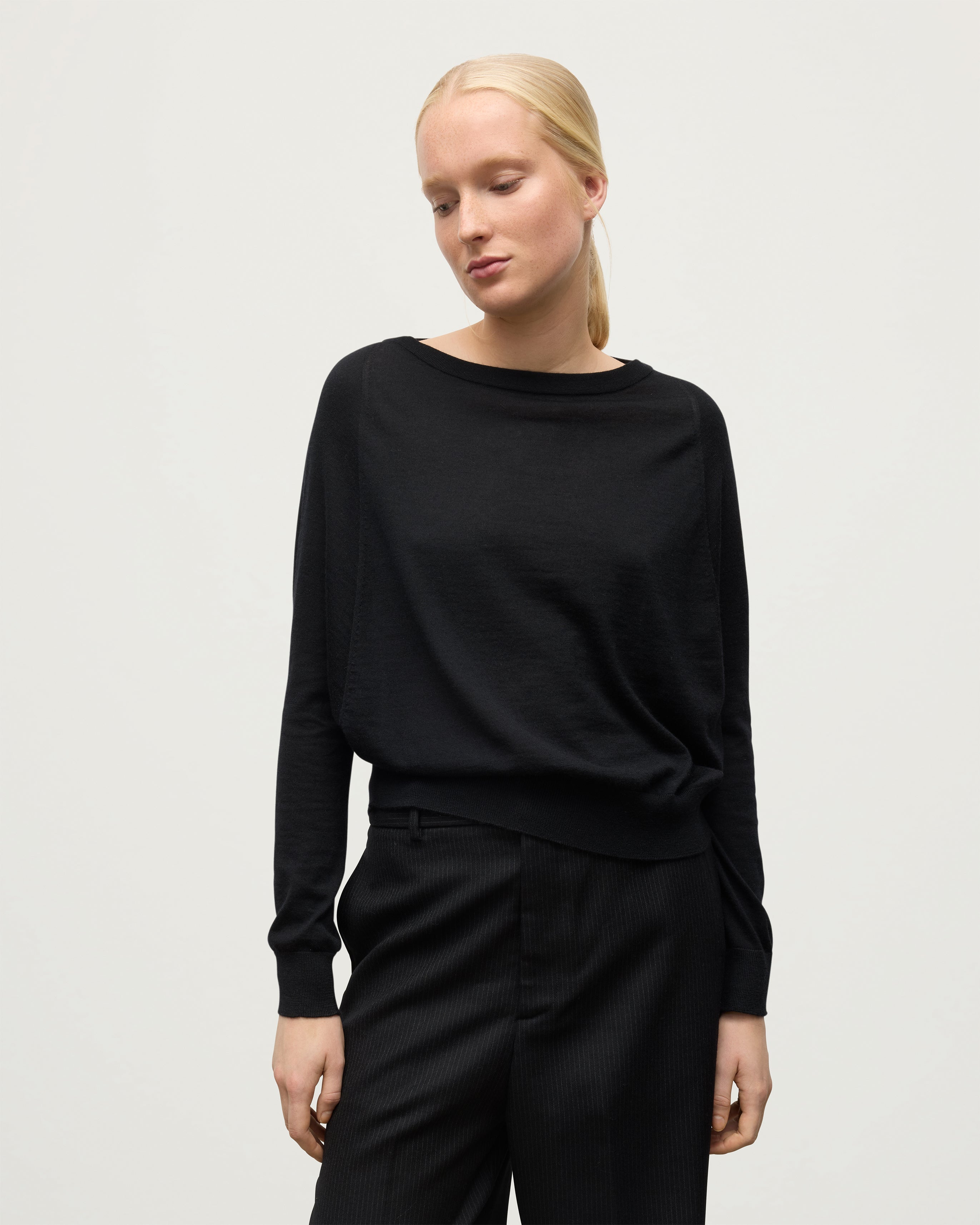 Johnstons of Elgin - Finola Black Superfine Cashmere Jumper