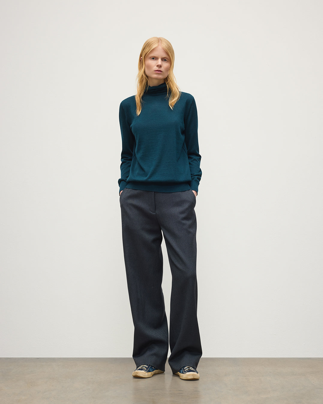 Johnstons of Elgin - Beatrice Funnel Neck Green Superfine Cashmere Jumper