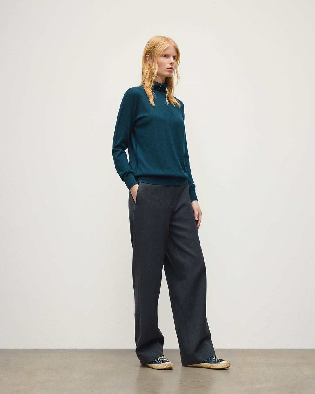 Johnstons of Elgin - Beatrice Funnel Neck Green Superfine Cashmere Jumper