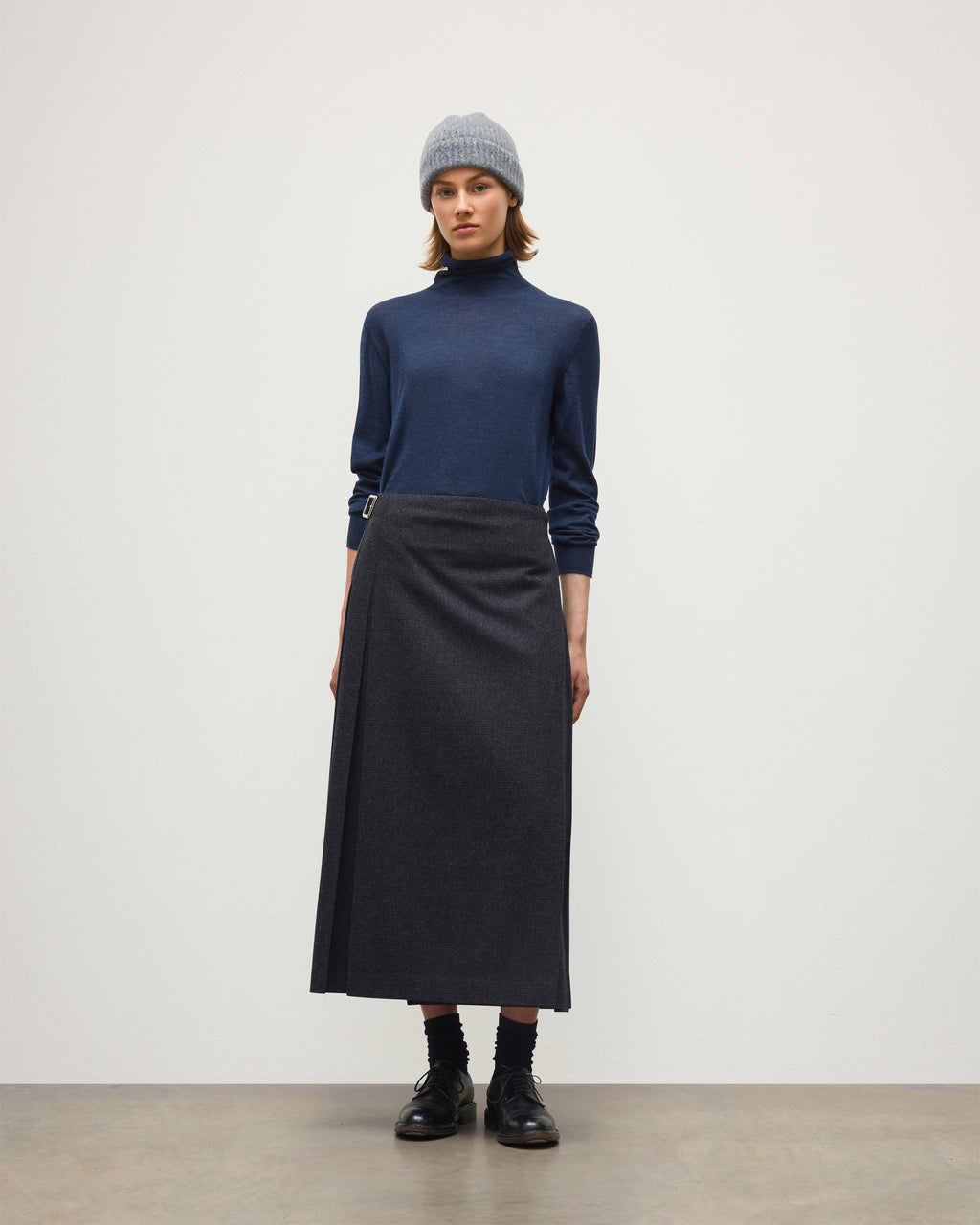 Johnstons of Elgin - Beatrice Funnel Navy Superfine Cashmere Jumper