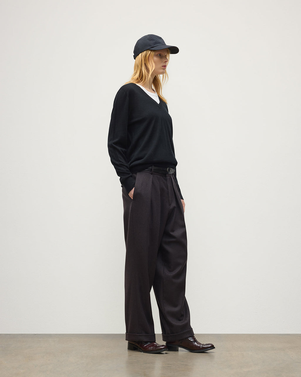 Johnstons of Elgin - Beatrice Black Superfine Cashmere Jumper
