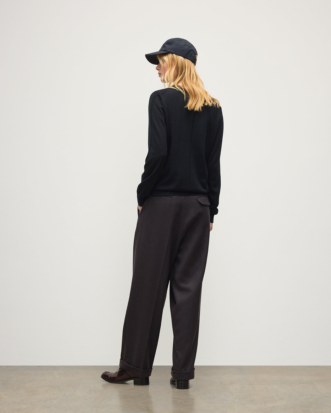 Johnstons of Elgin - Beatrice Black Superfine Cashmere Jumper