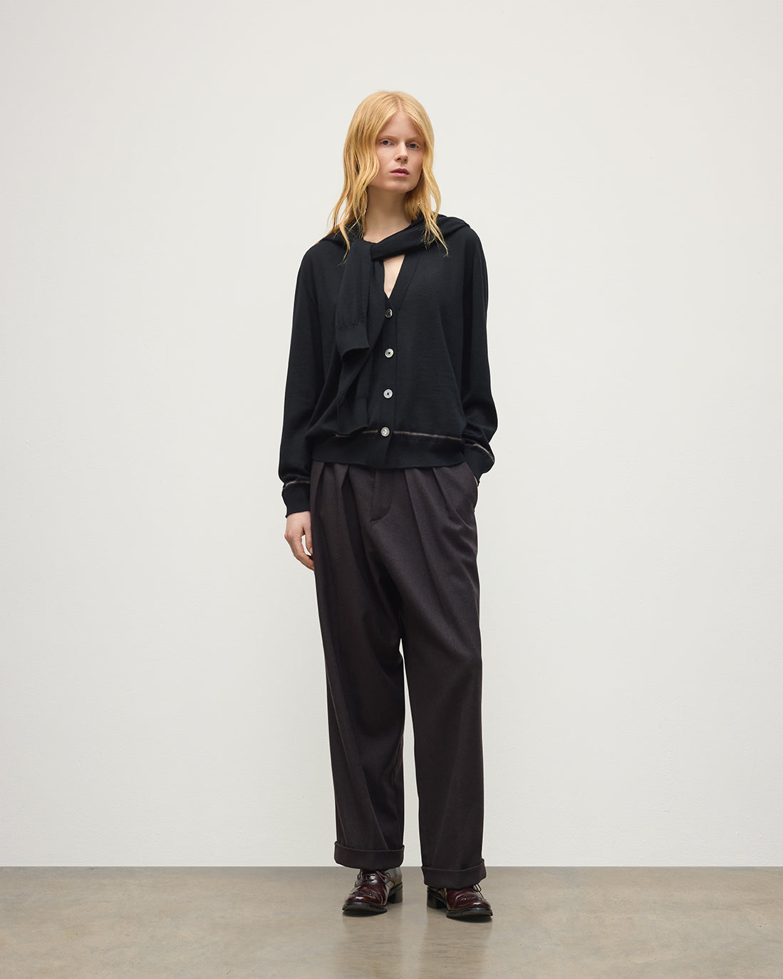 Johnstons of Elgin - Effie Black Superfine Cashmere Cardigan