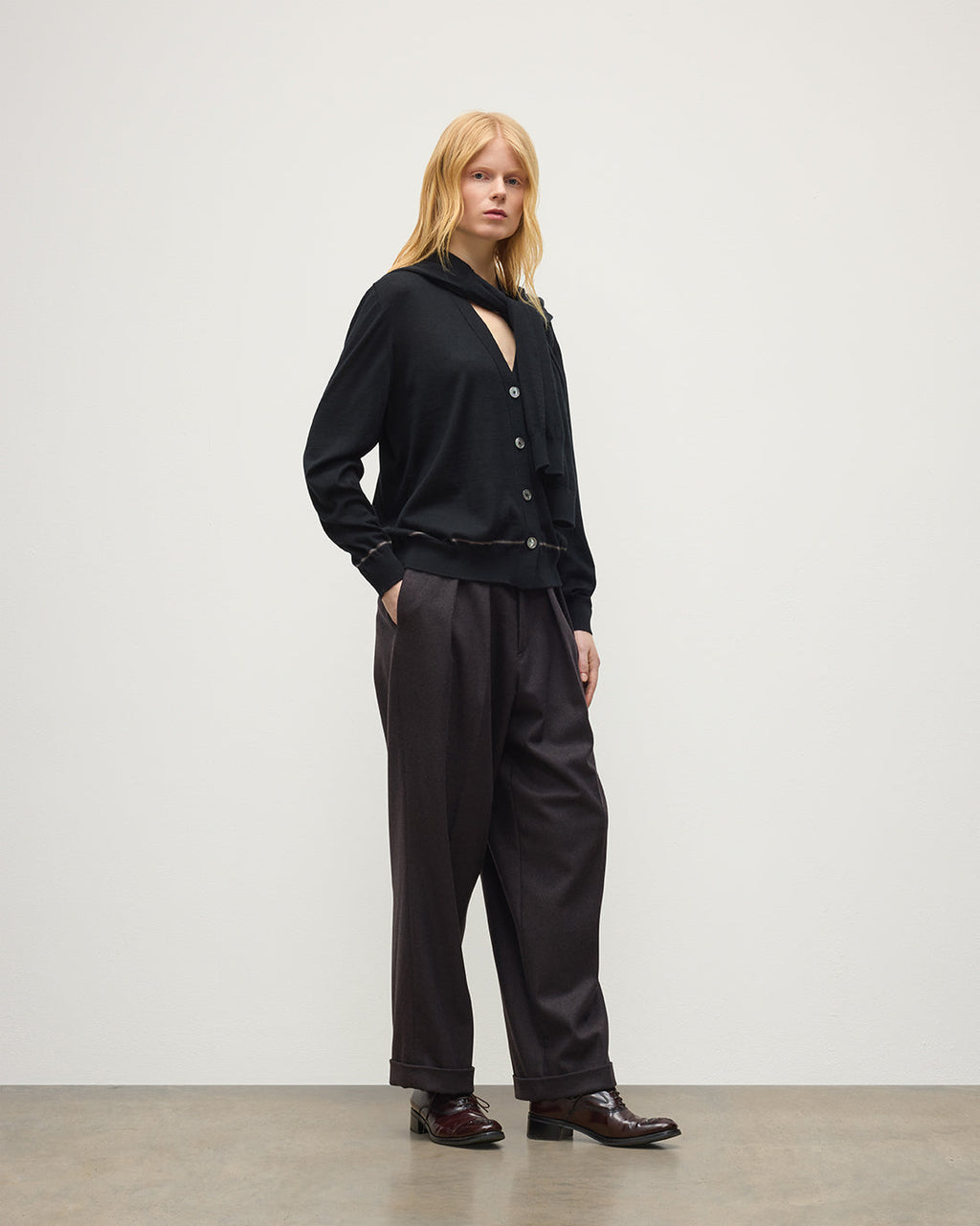 Johnstons of Elgin - Effie Black Superfine Cashmere Cardigan