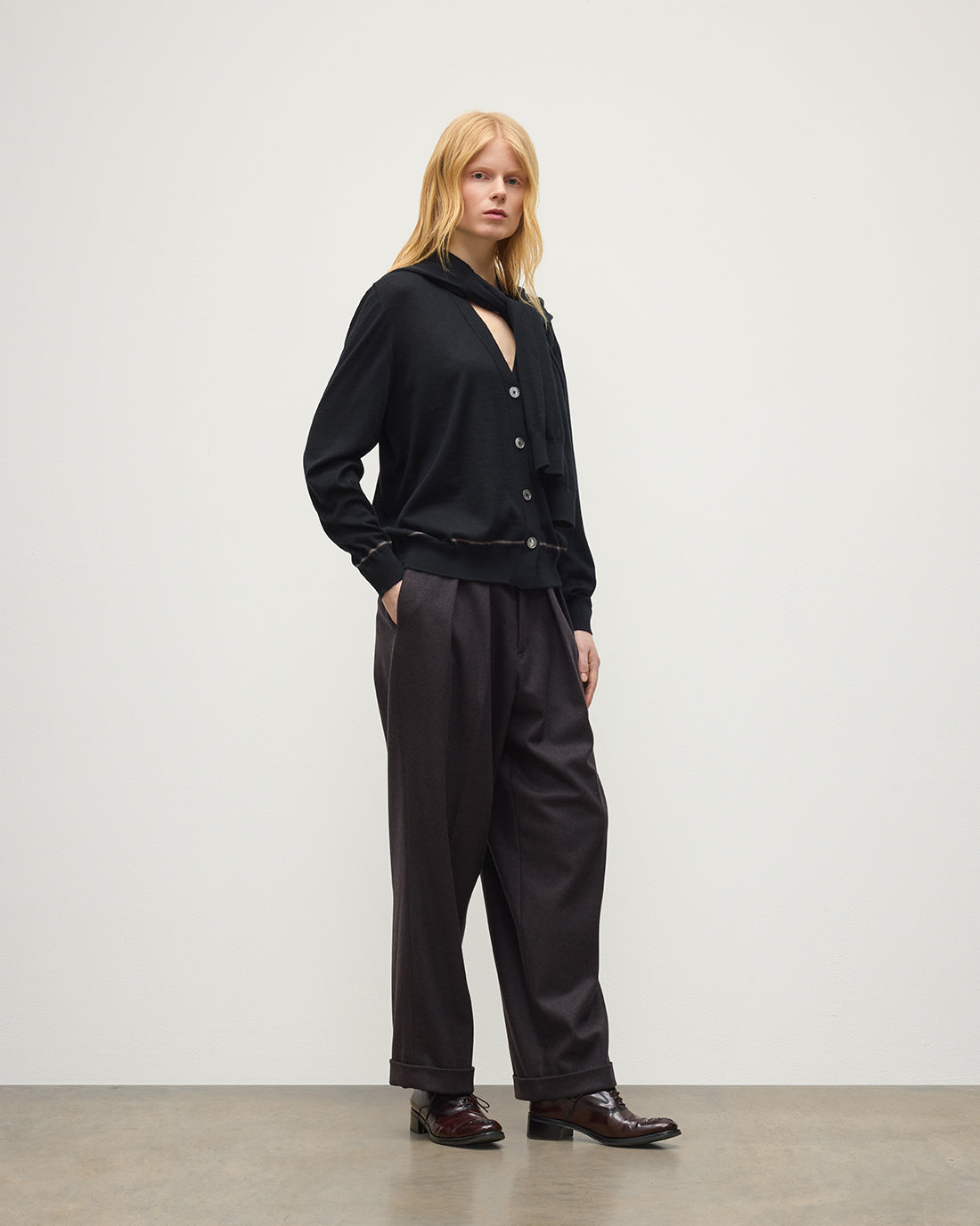 Johnstons of Elgin - Effie Black Superfine Cashmere Cardigan