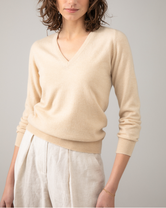 Johnstons of Elgin - Natural Cashmere V Neck Jumper