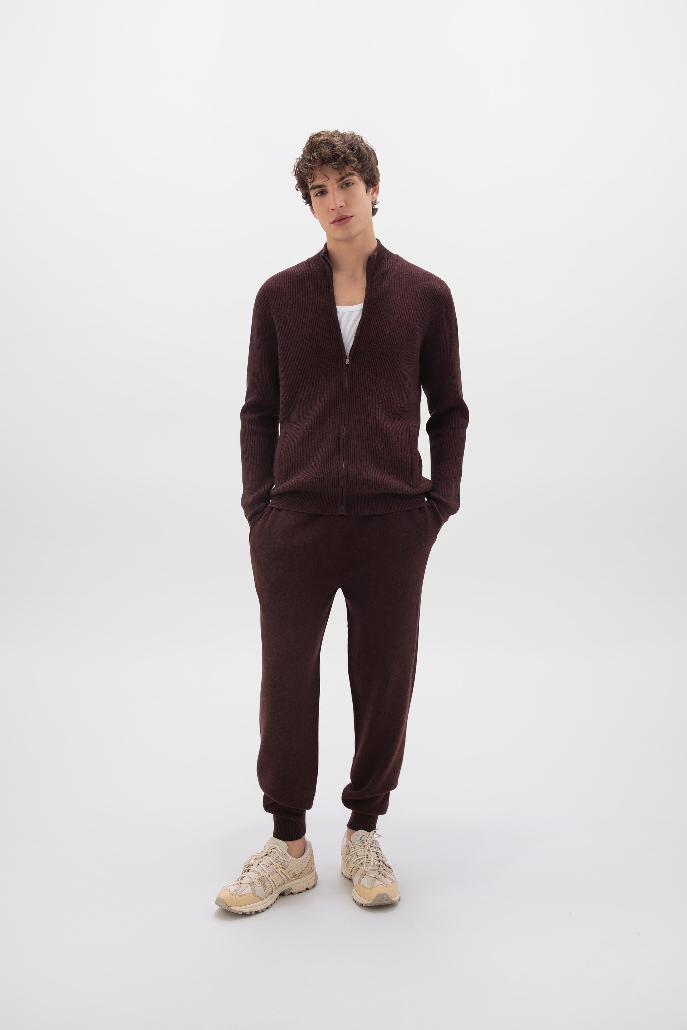 Johnstons of Elgin - Seamless Cashmere Cuffed Dark Brown Joggers