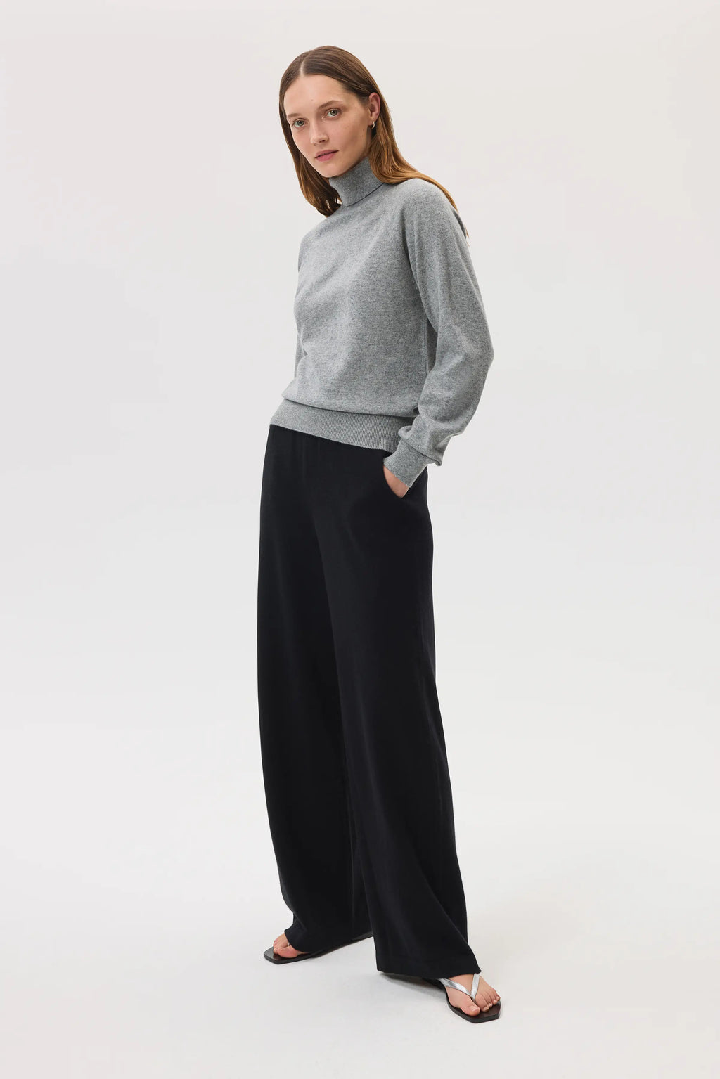 Johnstons of Elgin - Classic Light Grey Cashmere Roll Neck Jumper