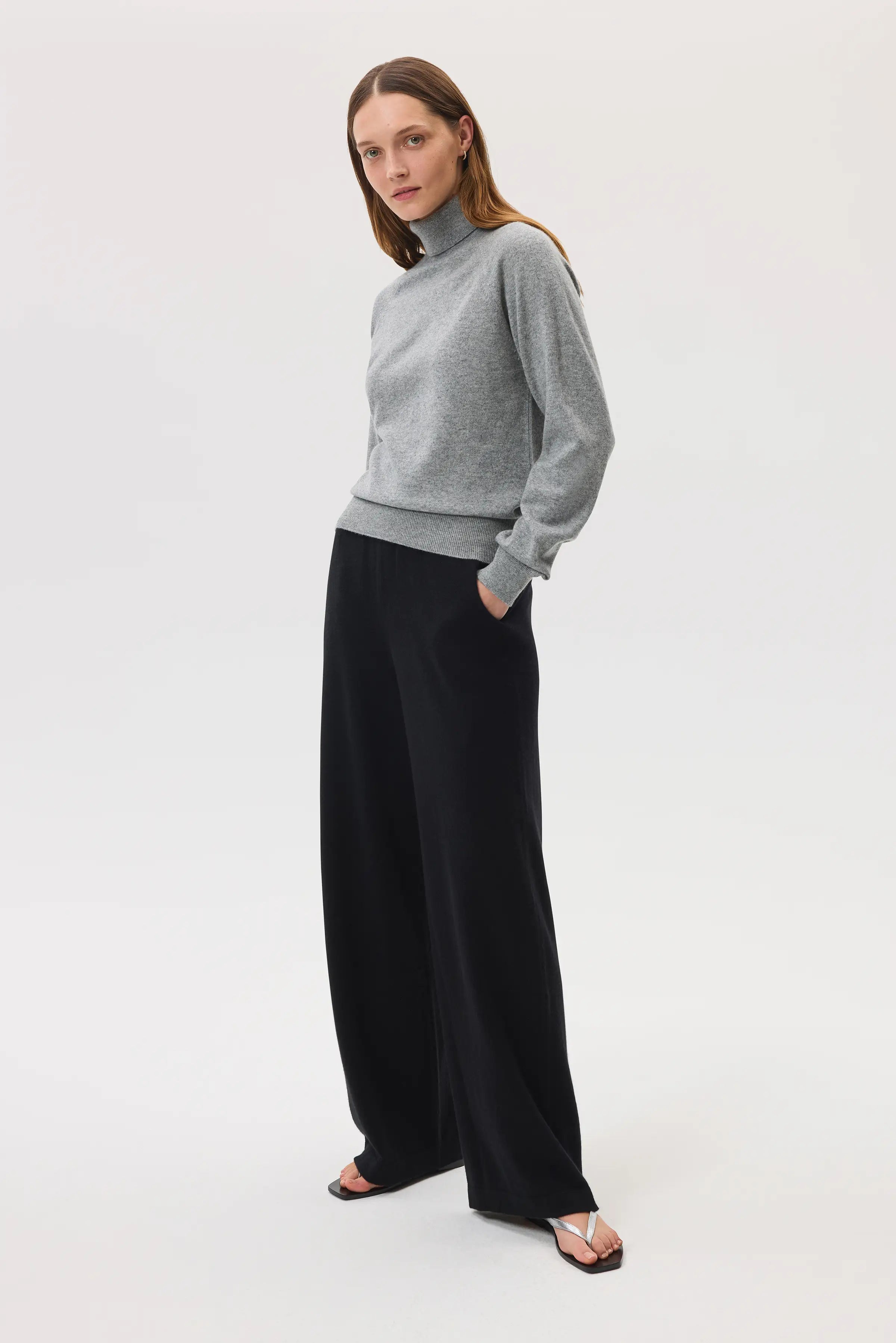 Johnstons of Elgin - Classic Light Grey Cashmere Roll Neck Jumper