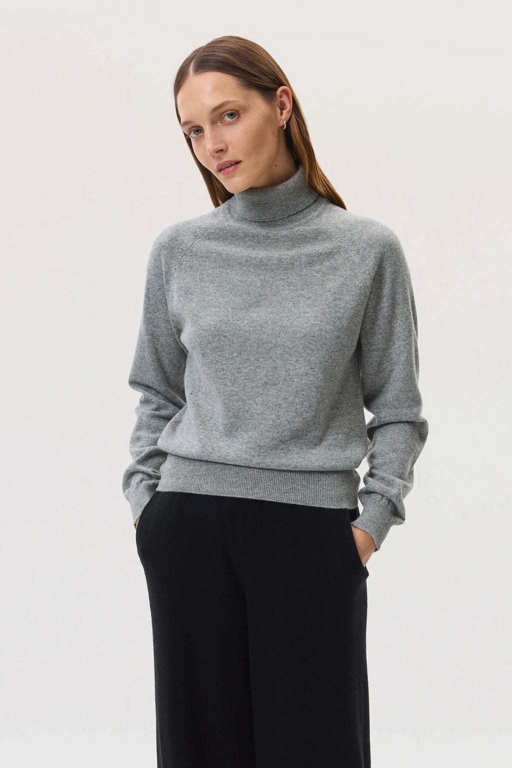 Johnstons of Elgin - Classic Light Grey Cashmere Roll Neck Jumper