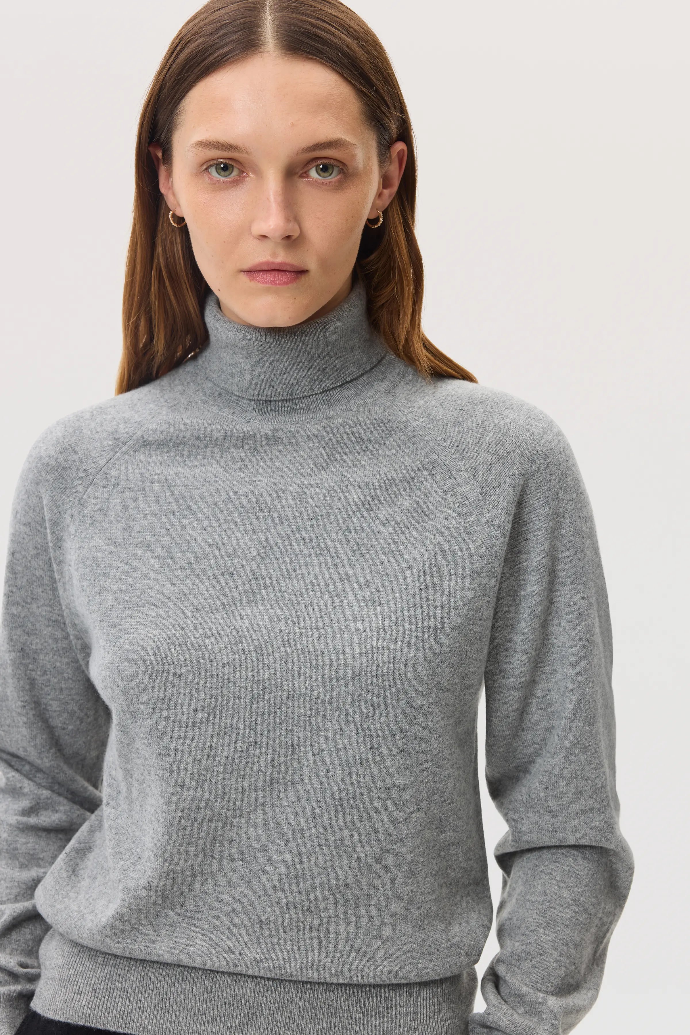 Johnstons of Elgin - Classic Light Grey Cashmere Roll Neck Jumper