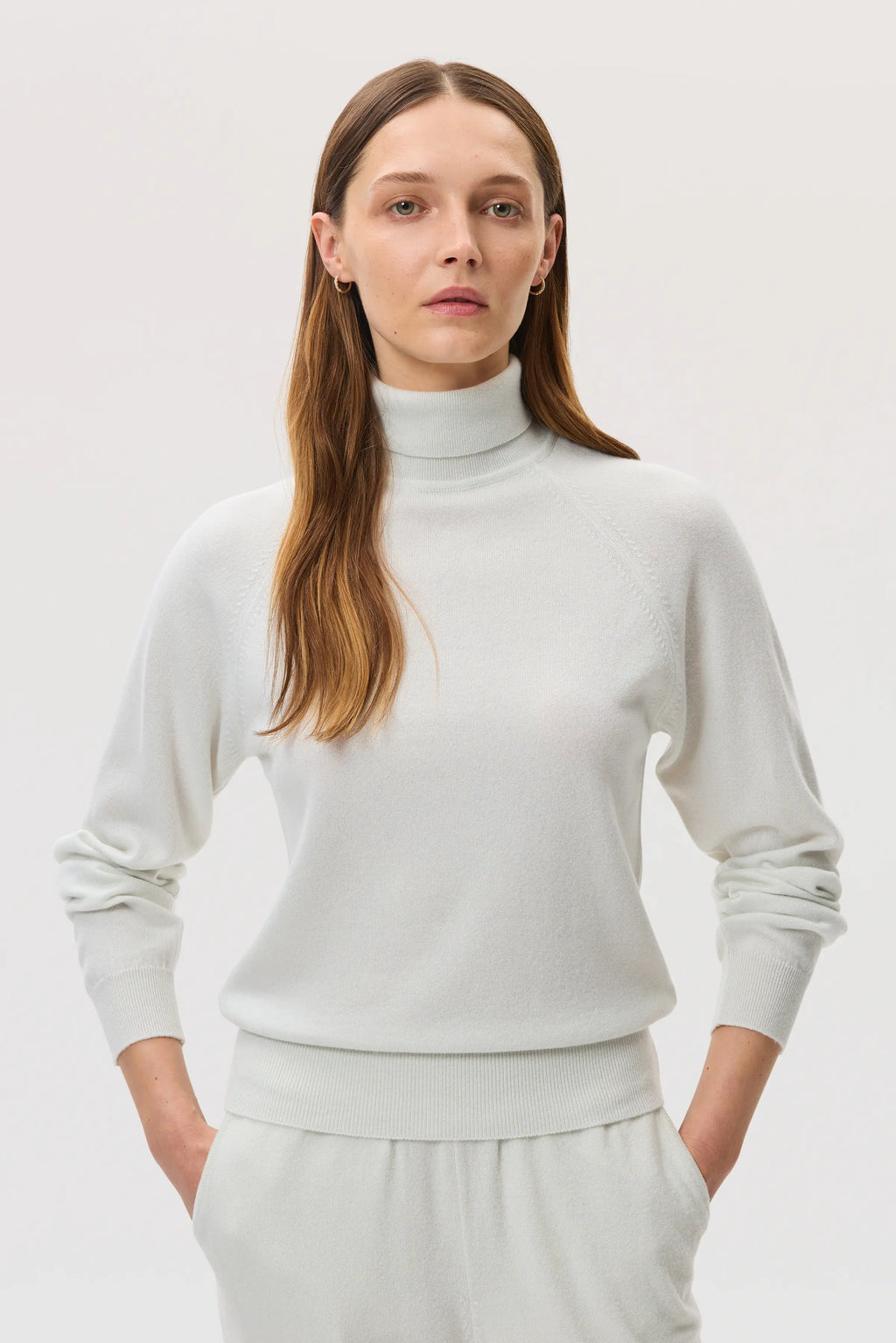 Johnstons of Elgin - Cashmere White Roll Neck Jumper