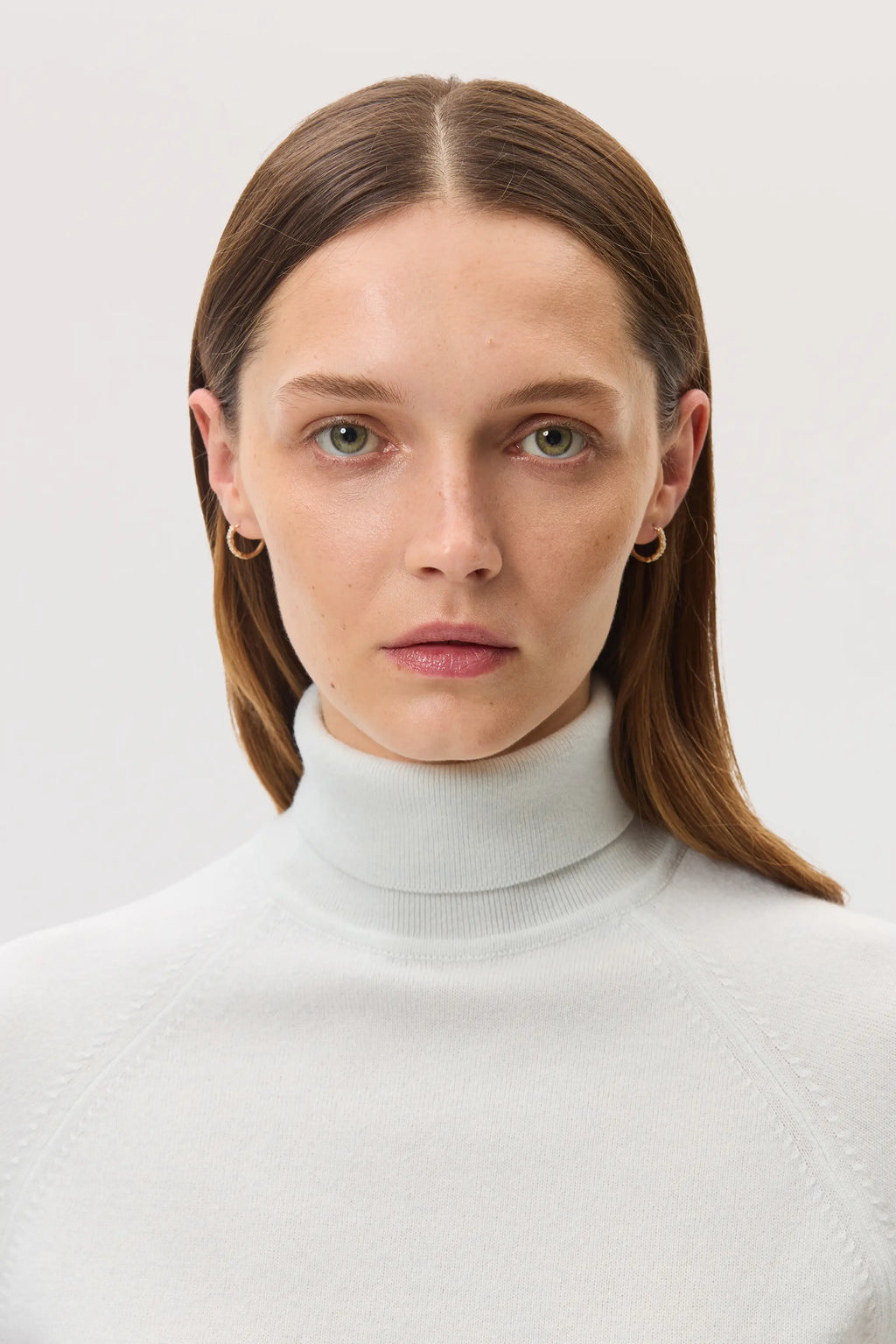 Johnstons of Elgin - Cashmere White Roll Neck Jumper