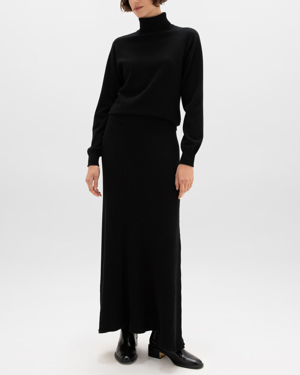 Johnstons of Elgin - Black Cashmere Roll Neck Jumper
