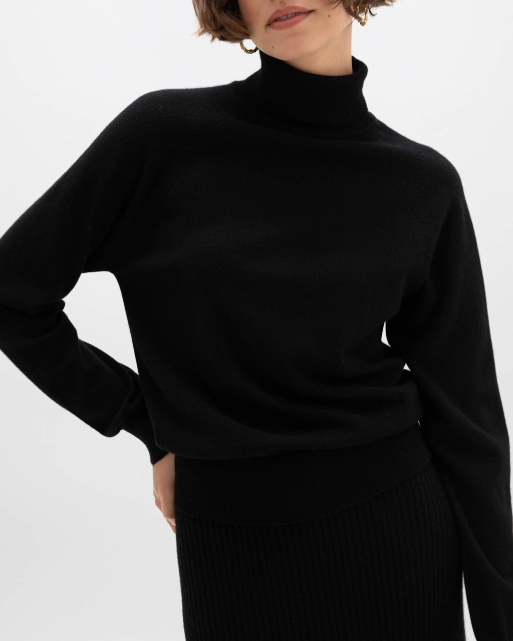 Johnstons of Elgin - Black Cashmere Roll Neck Jumper