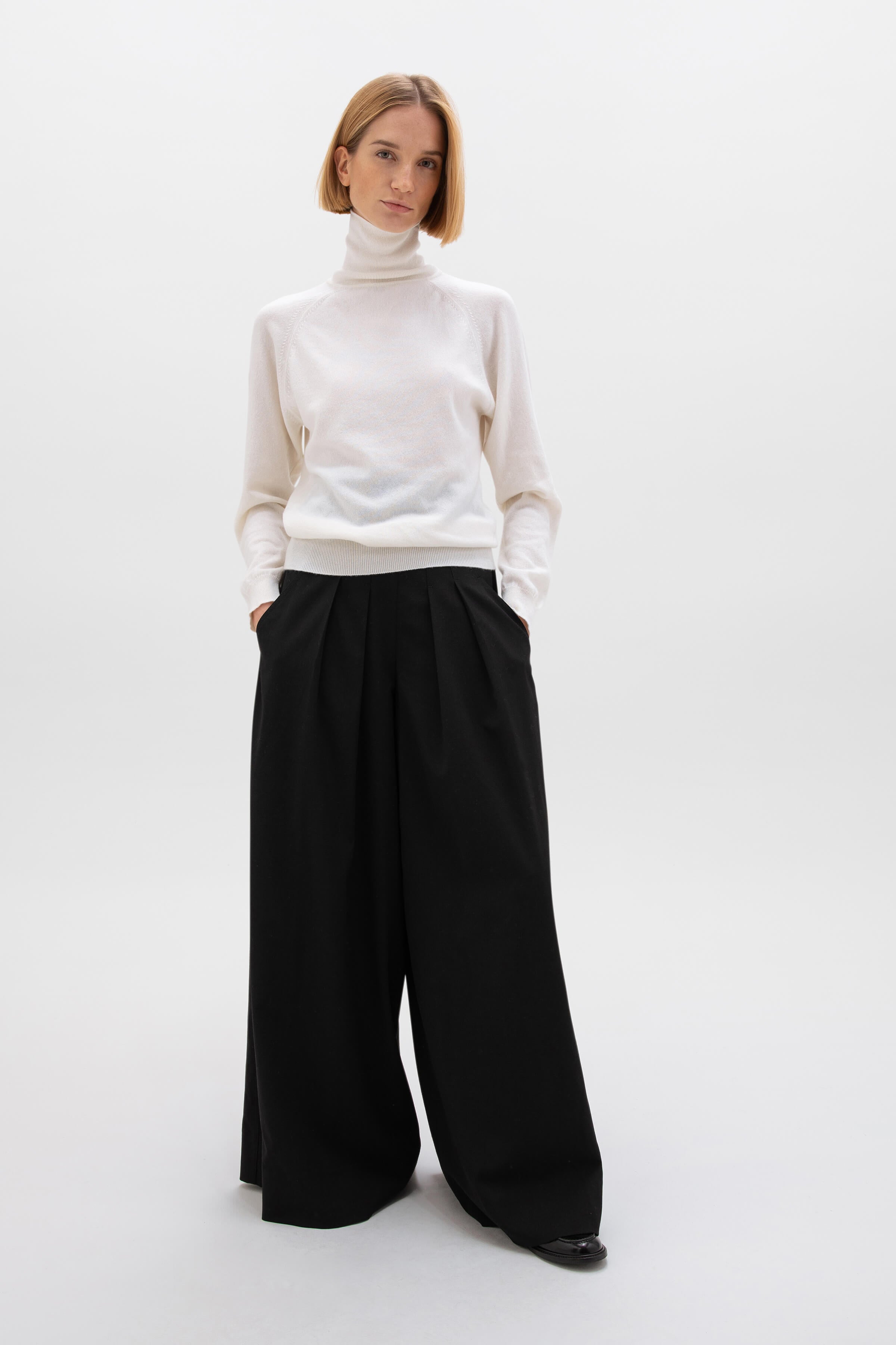 Johnstons of Elgin - Classic Cashmere Roll Neck White Jumper