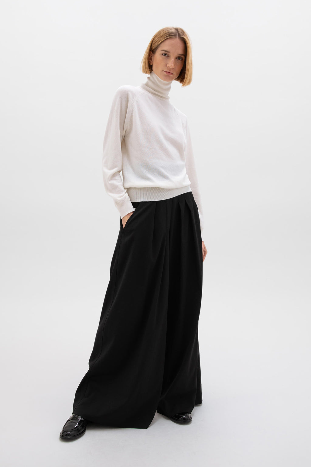 Johnstons of Elgin - Classic Cashmere Roll Neck White Jumper