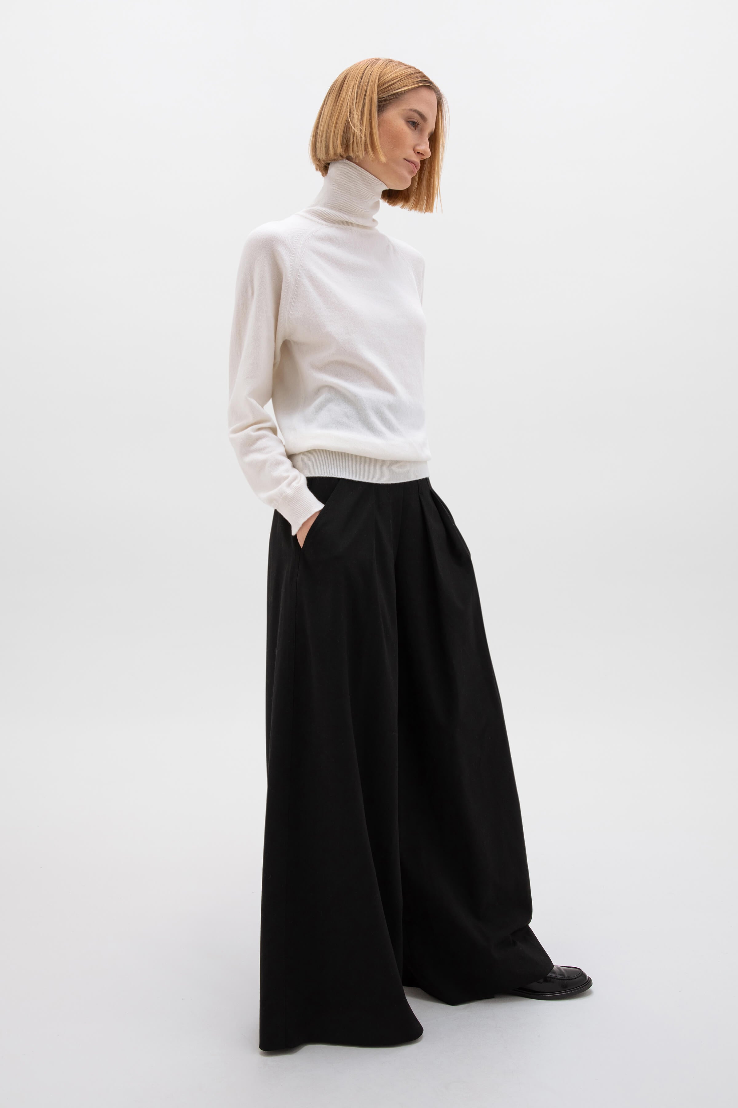 Johnstons of Elgin - Classic Cashmere Roll Neck White Jumper
