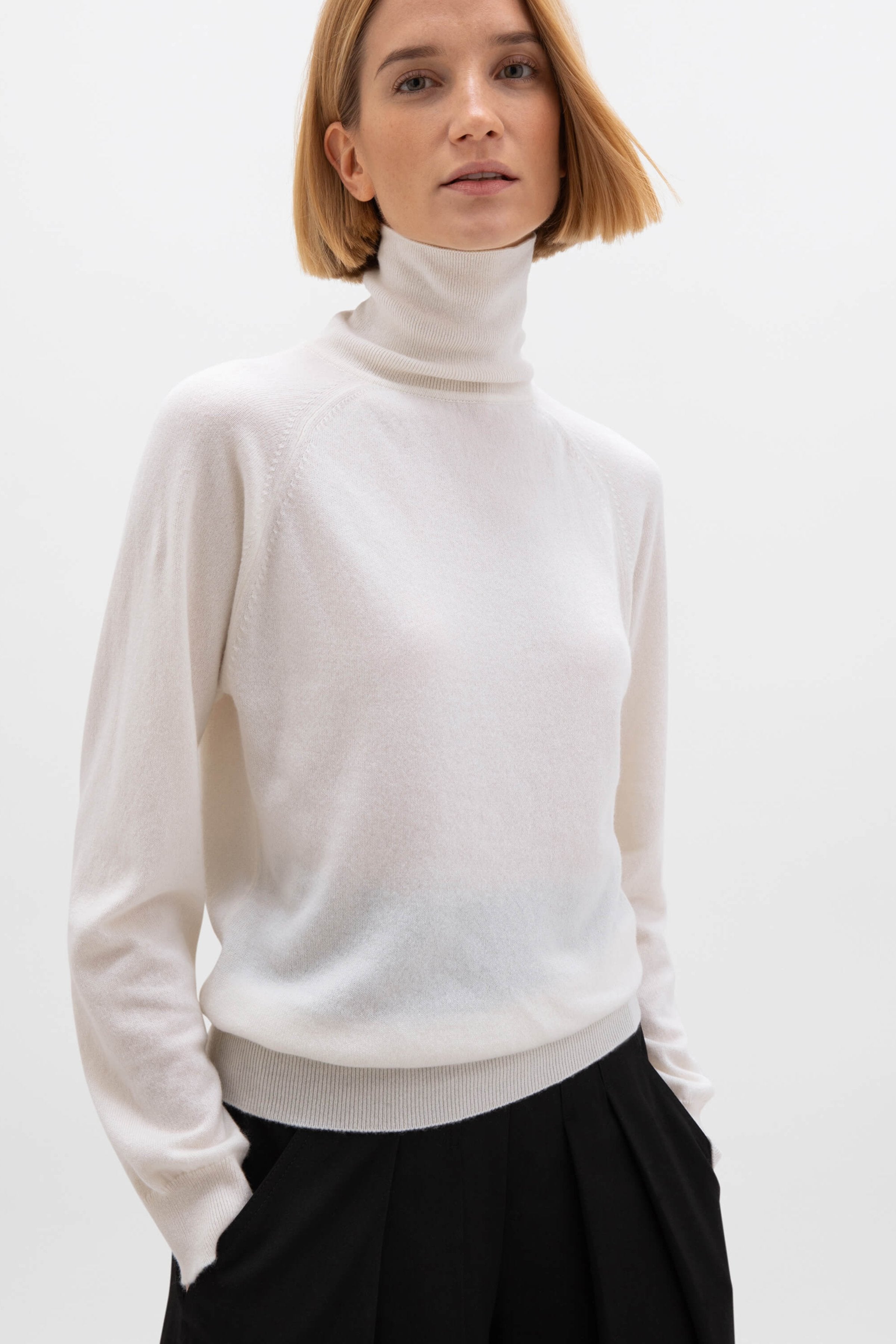 Johnstons of Elgin - Classic Cashmere Roll Neck White Jumper