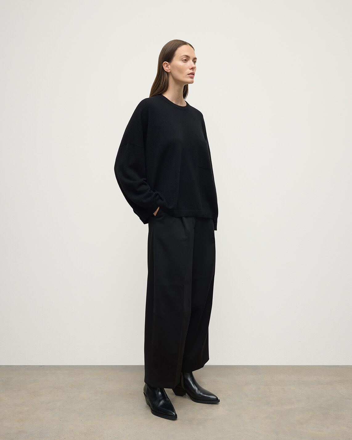 Johnstons of Elgin - Gauzy Pocket Black Cashmere Jumper
