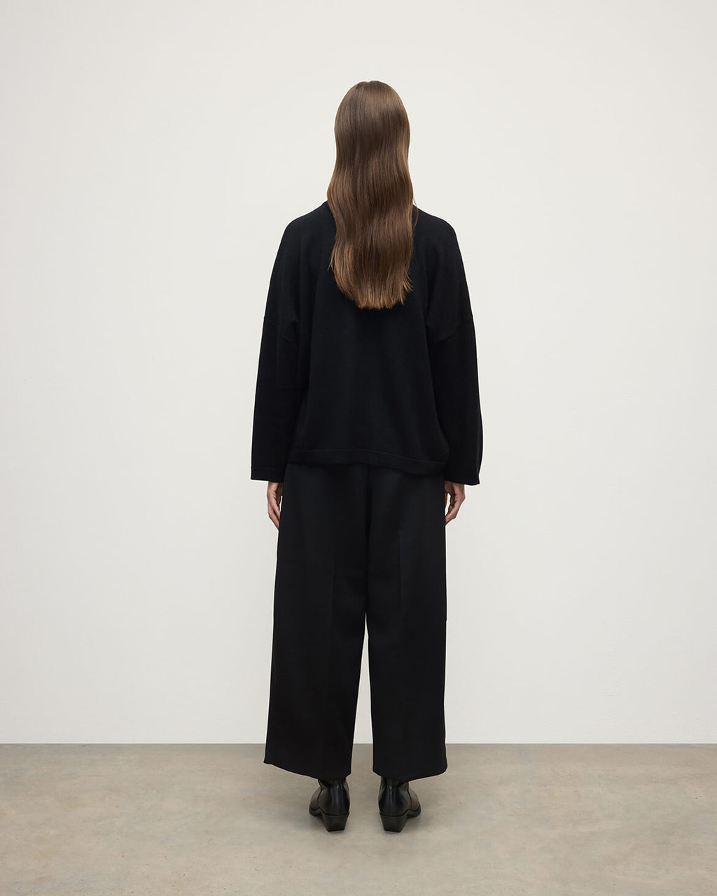 Johnstons of Elgin - Gauzy Pocket Black Cashmere Jumper