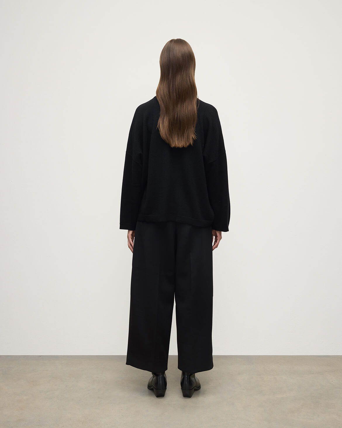 Johnstons of Elgin - Gauzy Pocket Black Cashmere Jumper