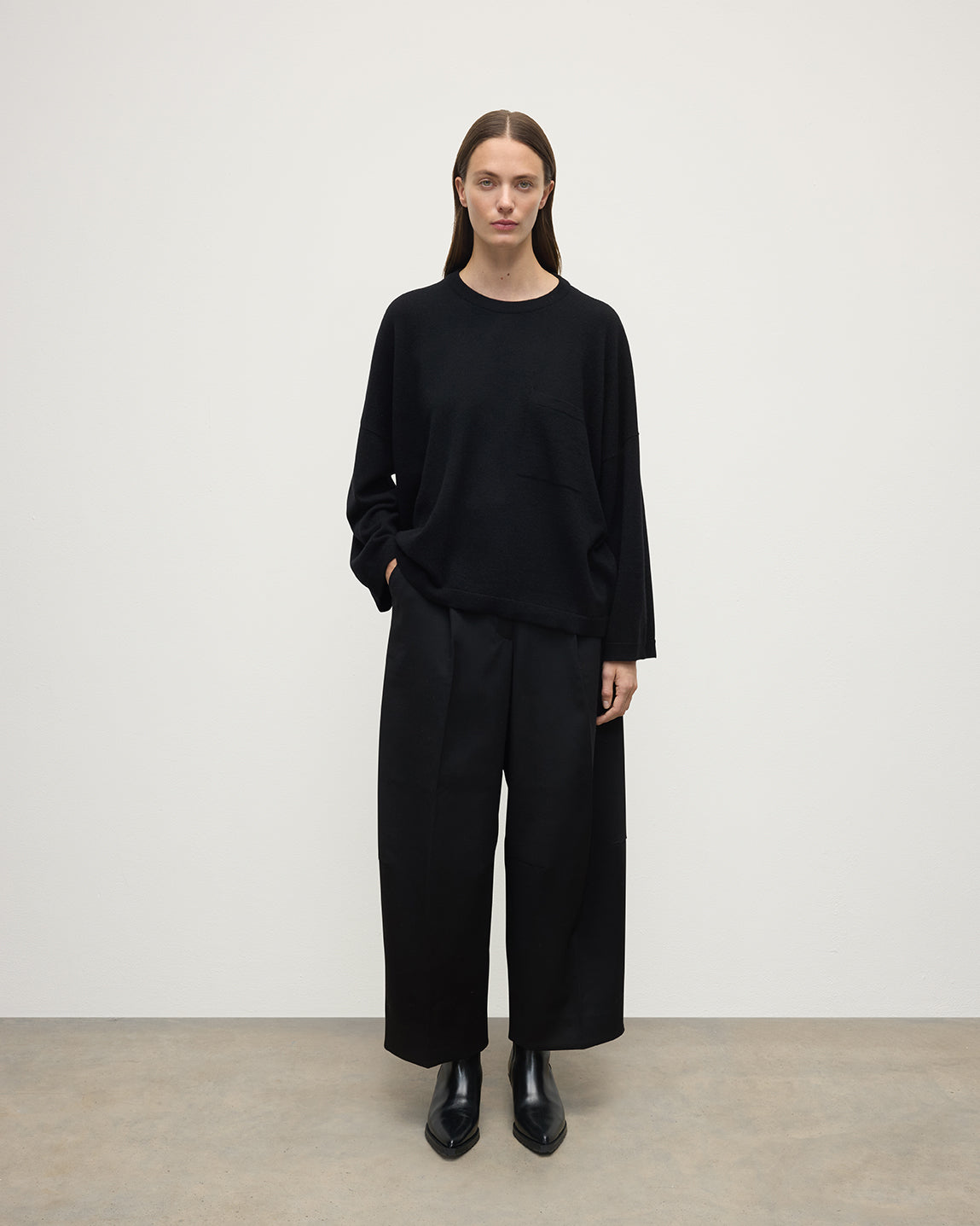 Johnstons of Elgin - Gauzy Pocket Black Cashmere Jumper