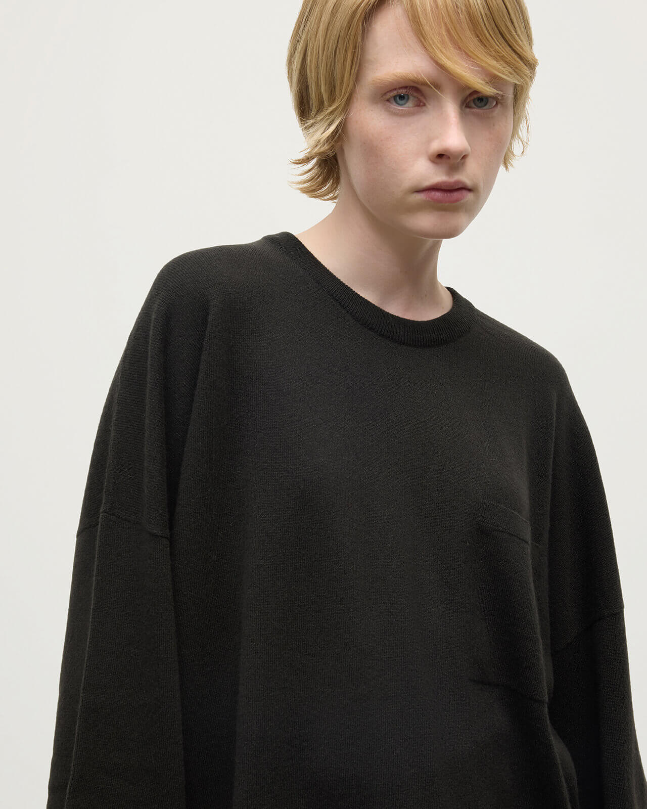 Johnstons of Elgin - Gauzy Pocket Dark Grey Cashmere Jumper