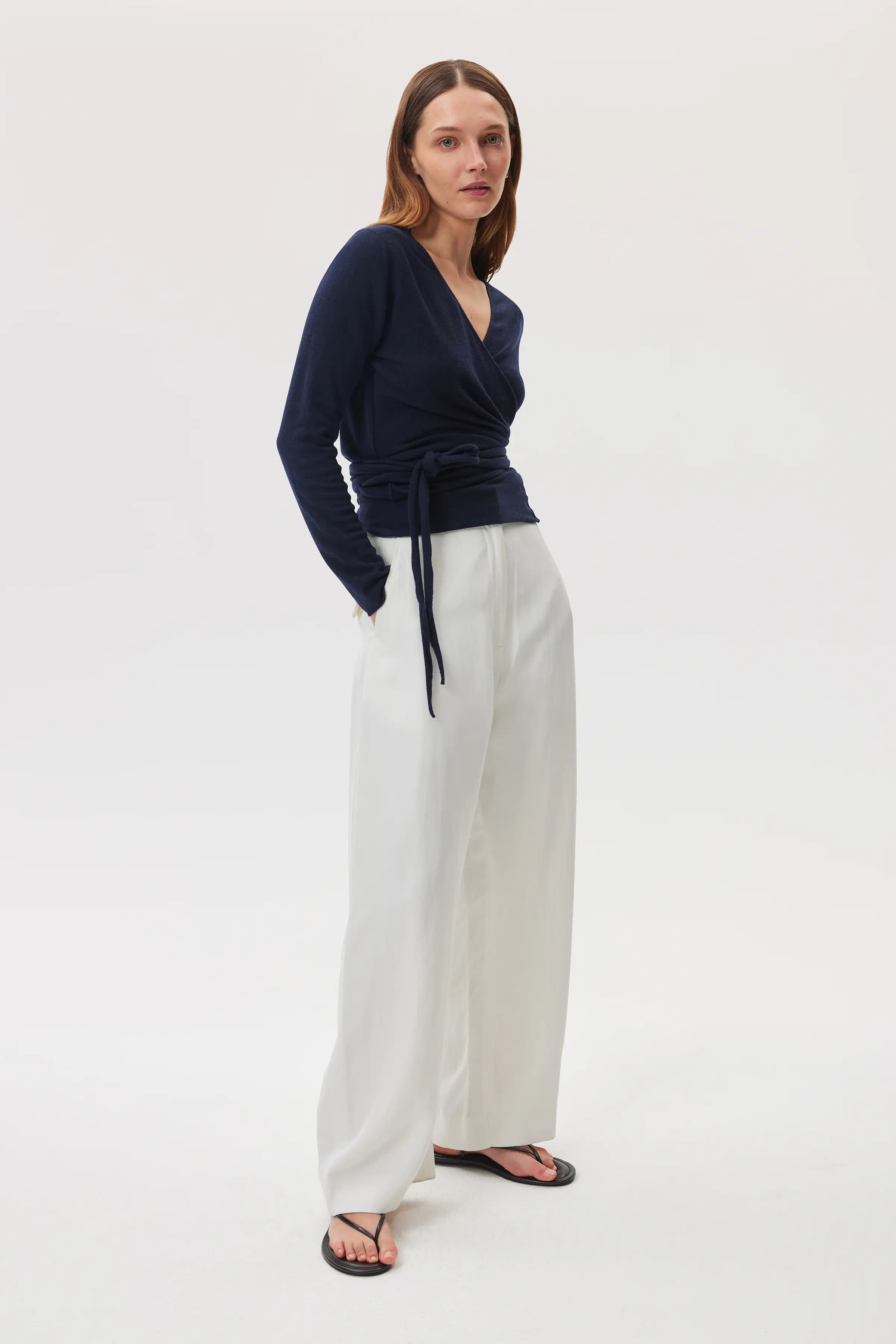 Johnstons of Elgin - Cashmere Dark Navy Ballet Wrap