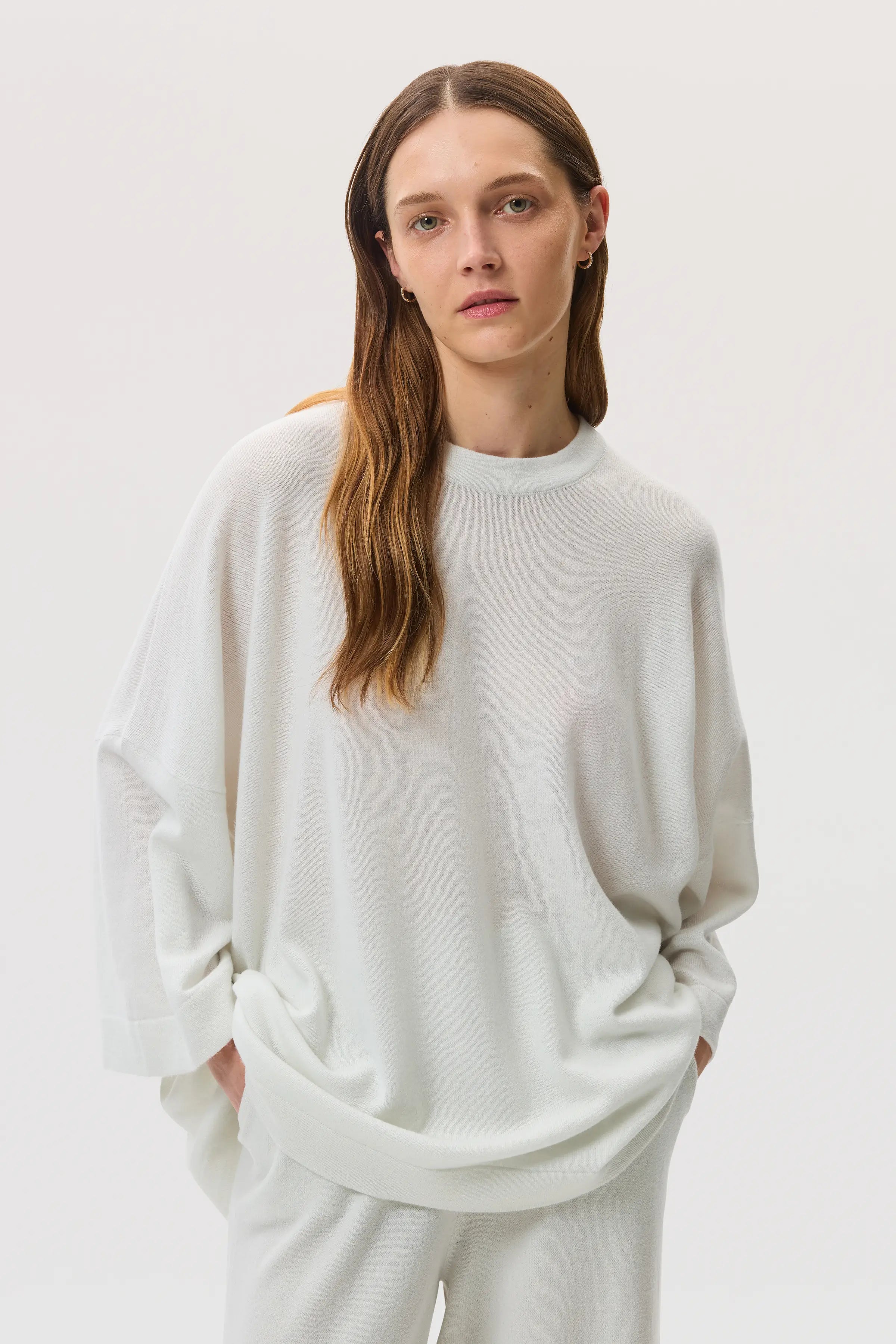 Johnstons of Elgin - Relaxed Featherlight White Cashmere Jumper