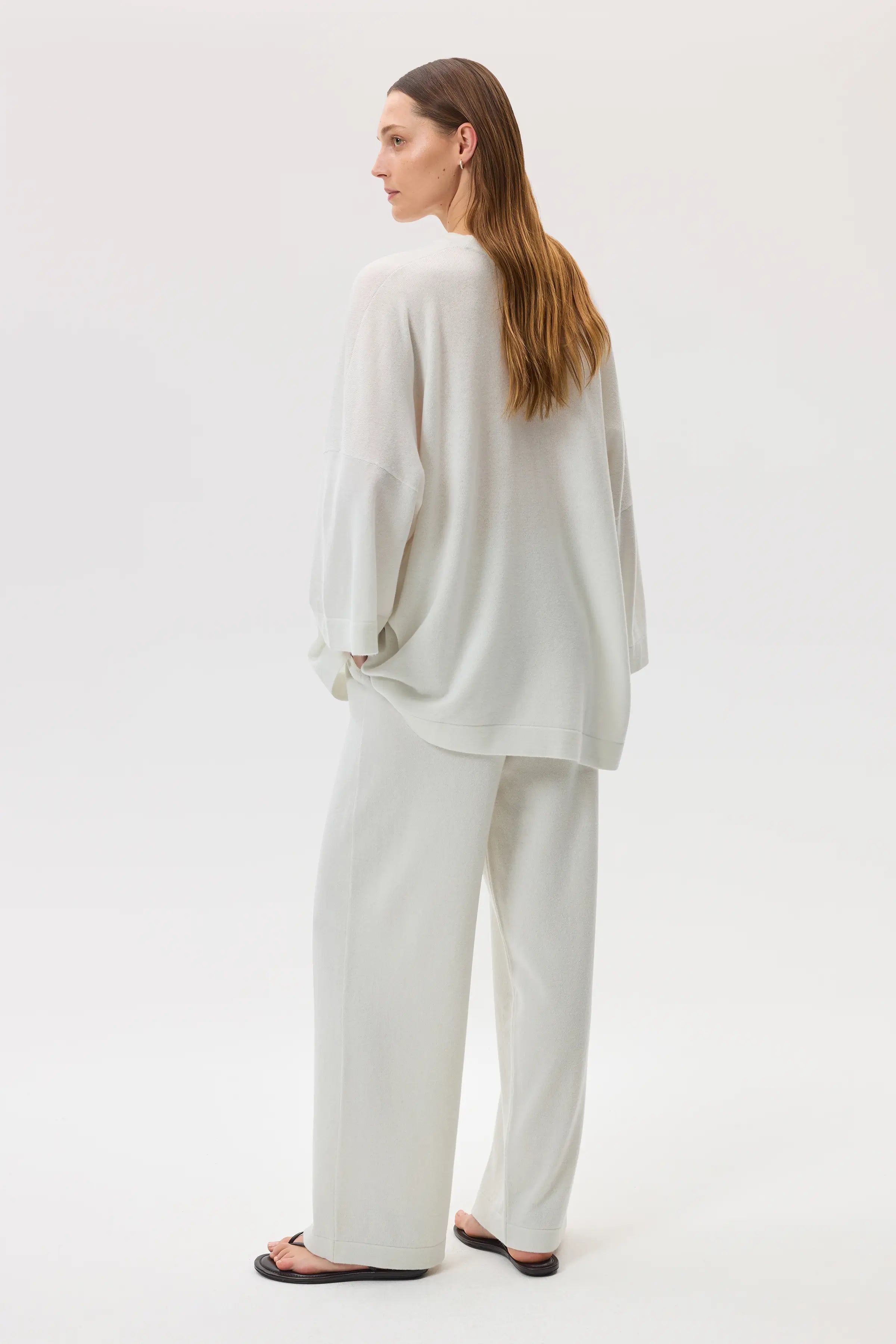 Johnstons of Elgin - Relaxed Featherlight White Cashmere Jumper