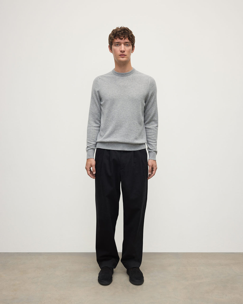 Johnstons of Elgin - Rory Light Grey Classic Cashmere Crew Jumper