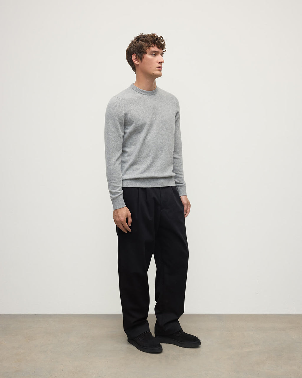 Johnstons of Elgin - Rory Light Grey Classic Cashmere Crew Jumper