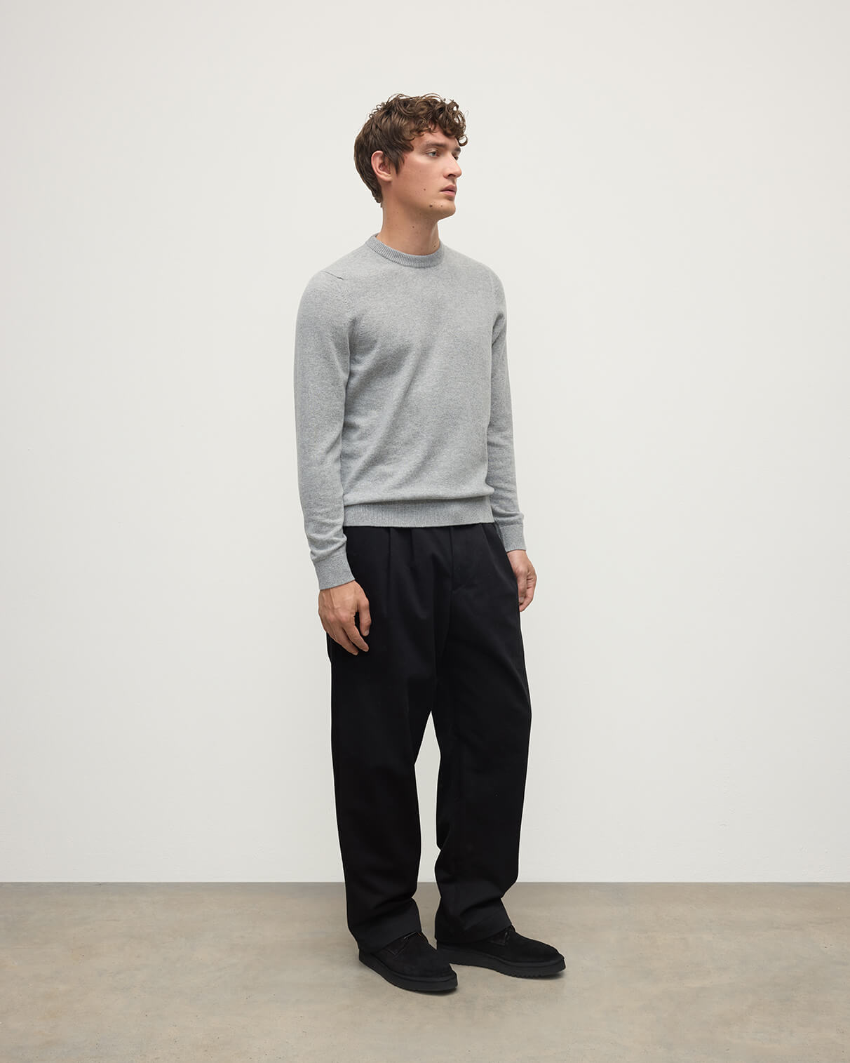 Johnstons of Elgin - Rory Light Grey Classic Cashmere Crew Jumper