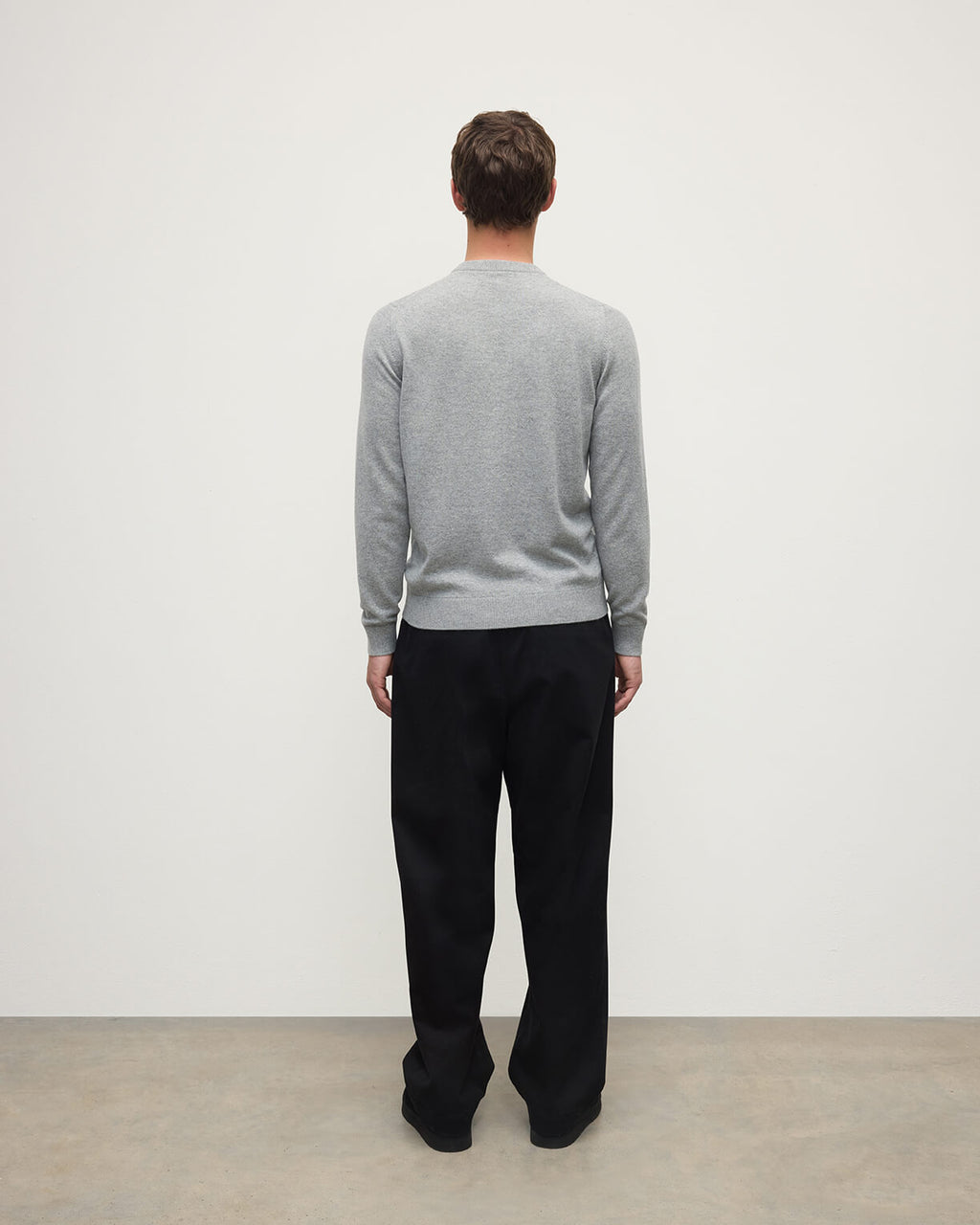 Johnstons of Elgin - Rory Light Grey Classic Cashmere Crew Jumper
