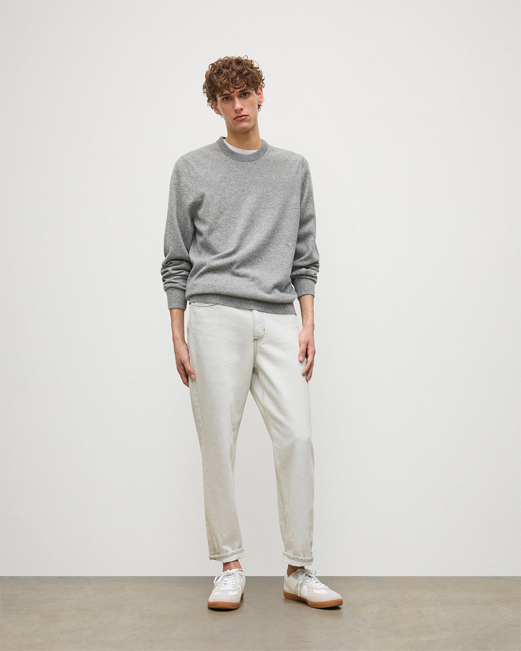 Johnstons of Elgin - Rory Grey Classic Cashmere Crew Jumper