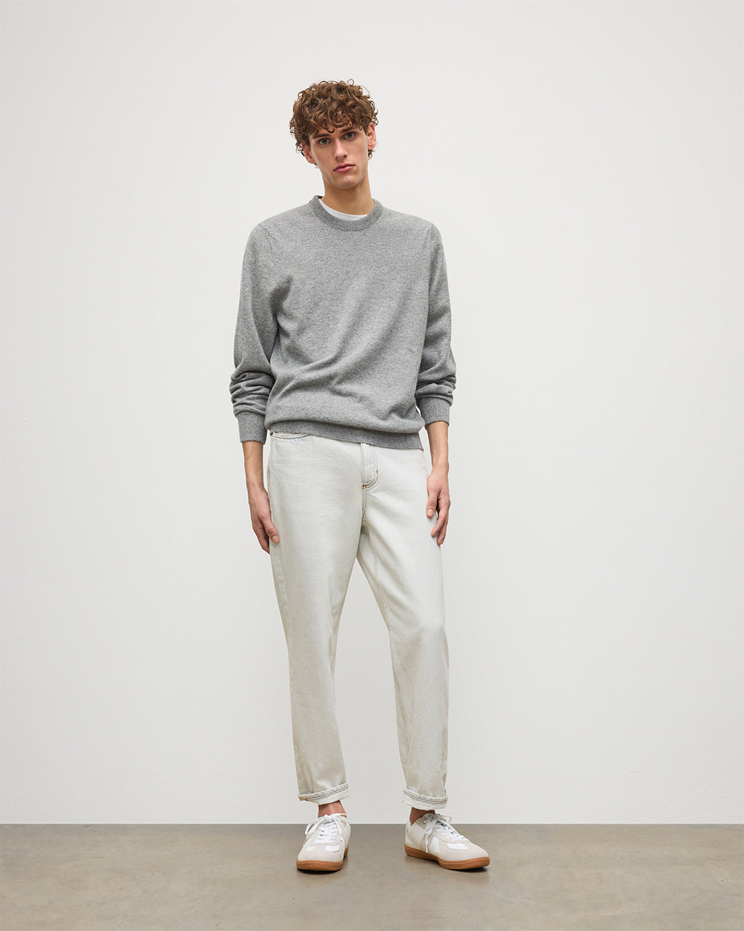 Johnstons of Elgin - Rory Grey Classic Cashmere Crew Jumper