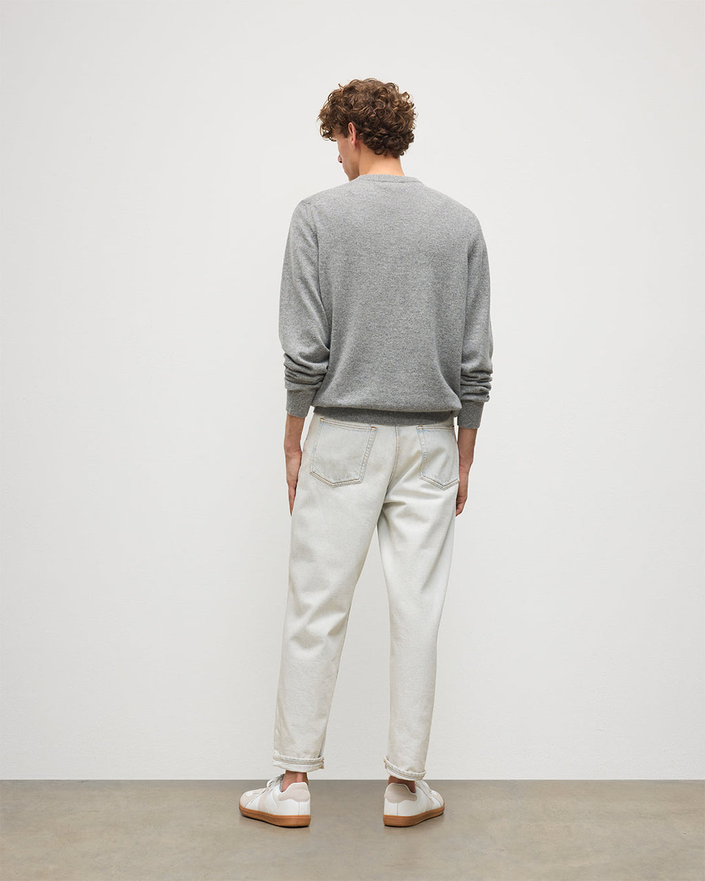Johnstons of Elgin - Rory Grey Classic Cashmere Crew Jumper