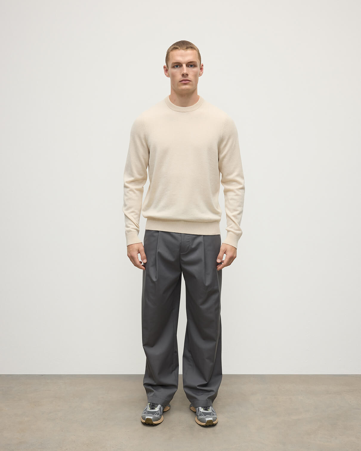Johnstons of Elgin - Rory Cream Classic Cashmere Crew Jumper
