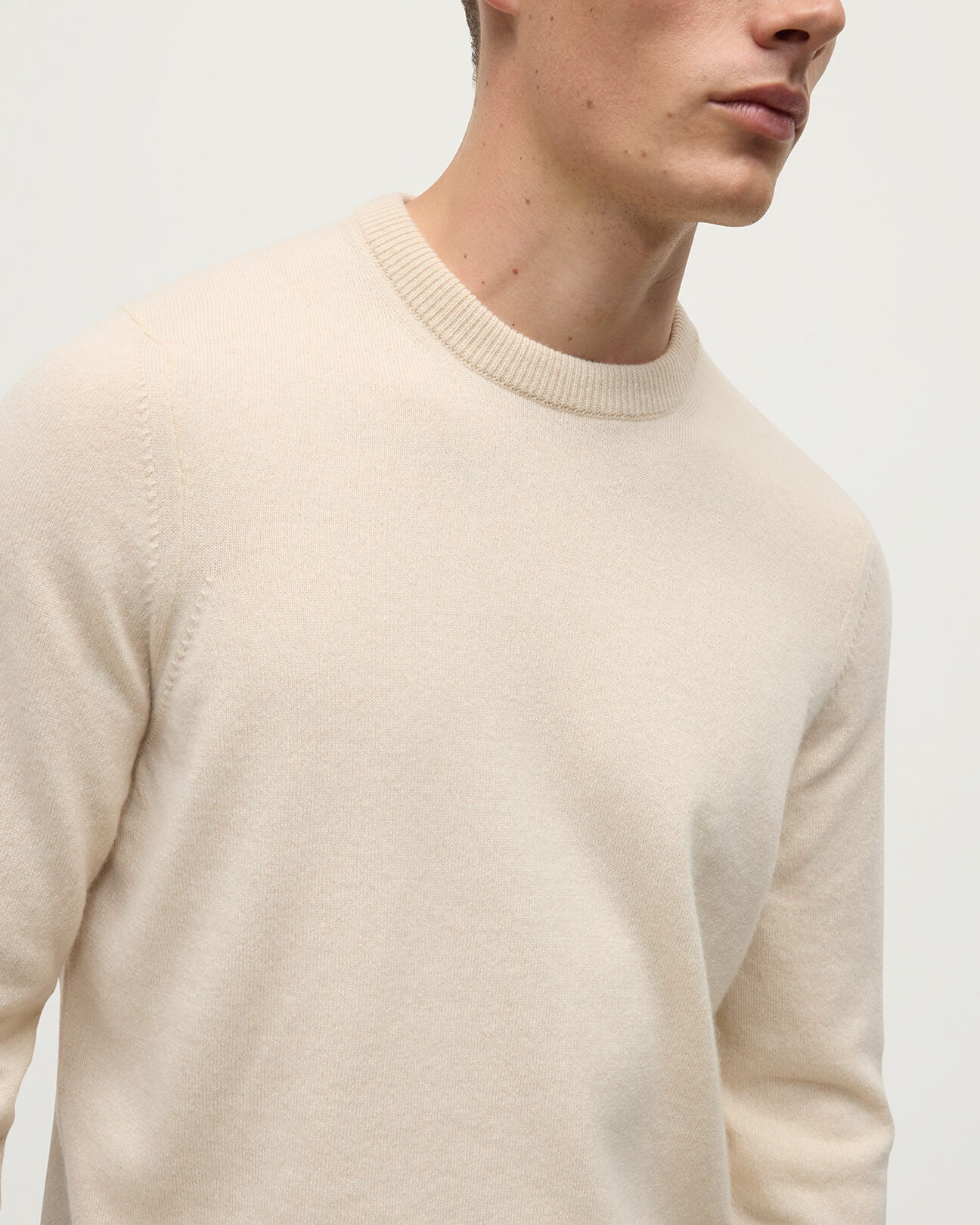 Johnstons of Elgin - Rory Cream Classic Cashmere Crew Jumper