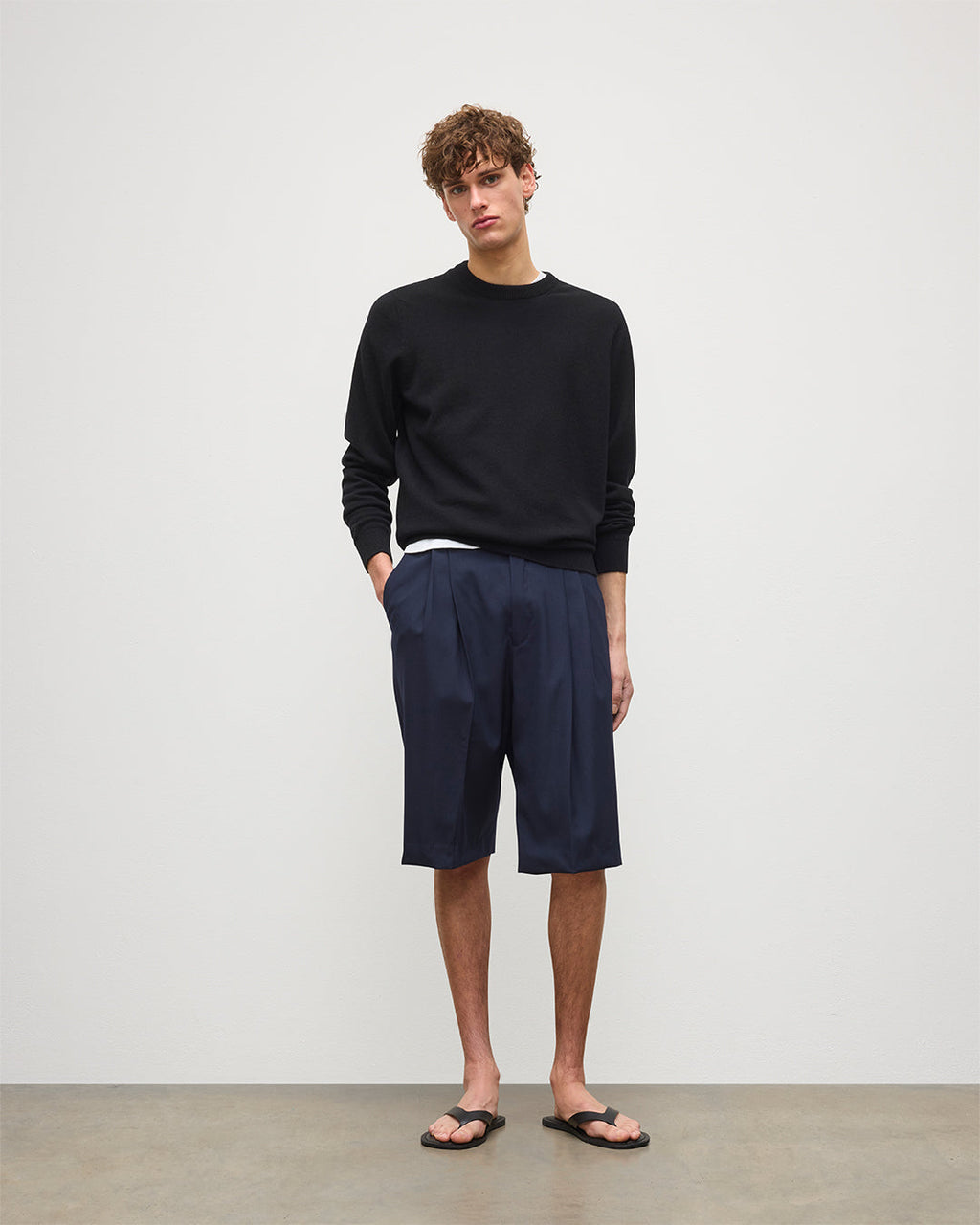 Johnstons of Elgin - Rory Black Classic Cashmere Crew Jumper